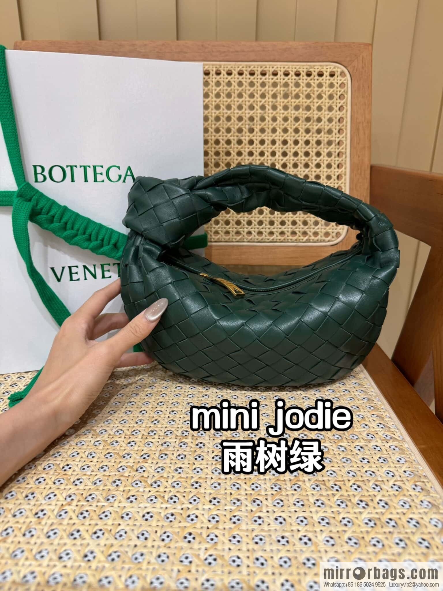 BV MINI JODIE 651876 Rain Tree Green