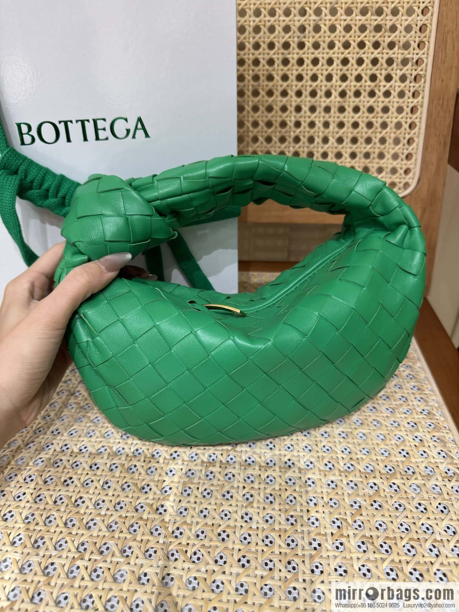 BV MINI JODIE 651876 Parrot Green