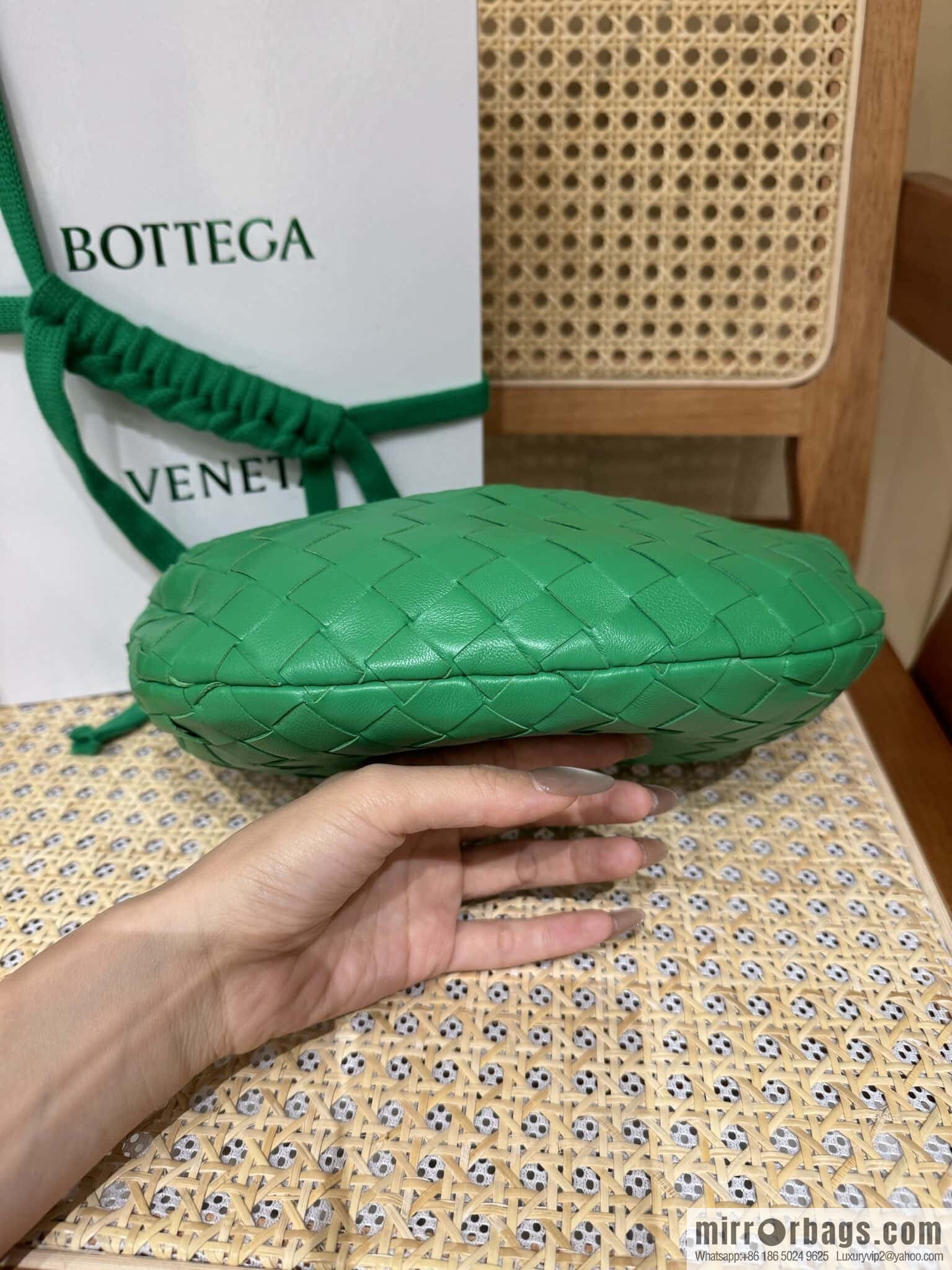 BV MINI JODIE 651876 Parrot Green