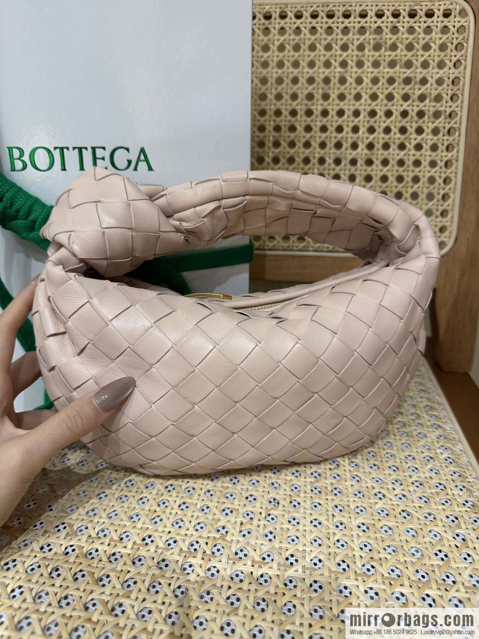 BV MINI JODIE 651876 Lotus powder
