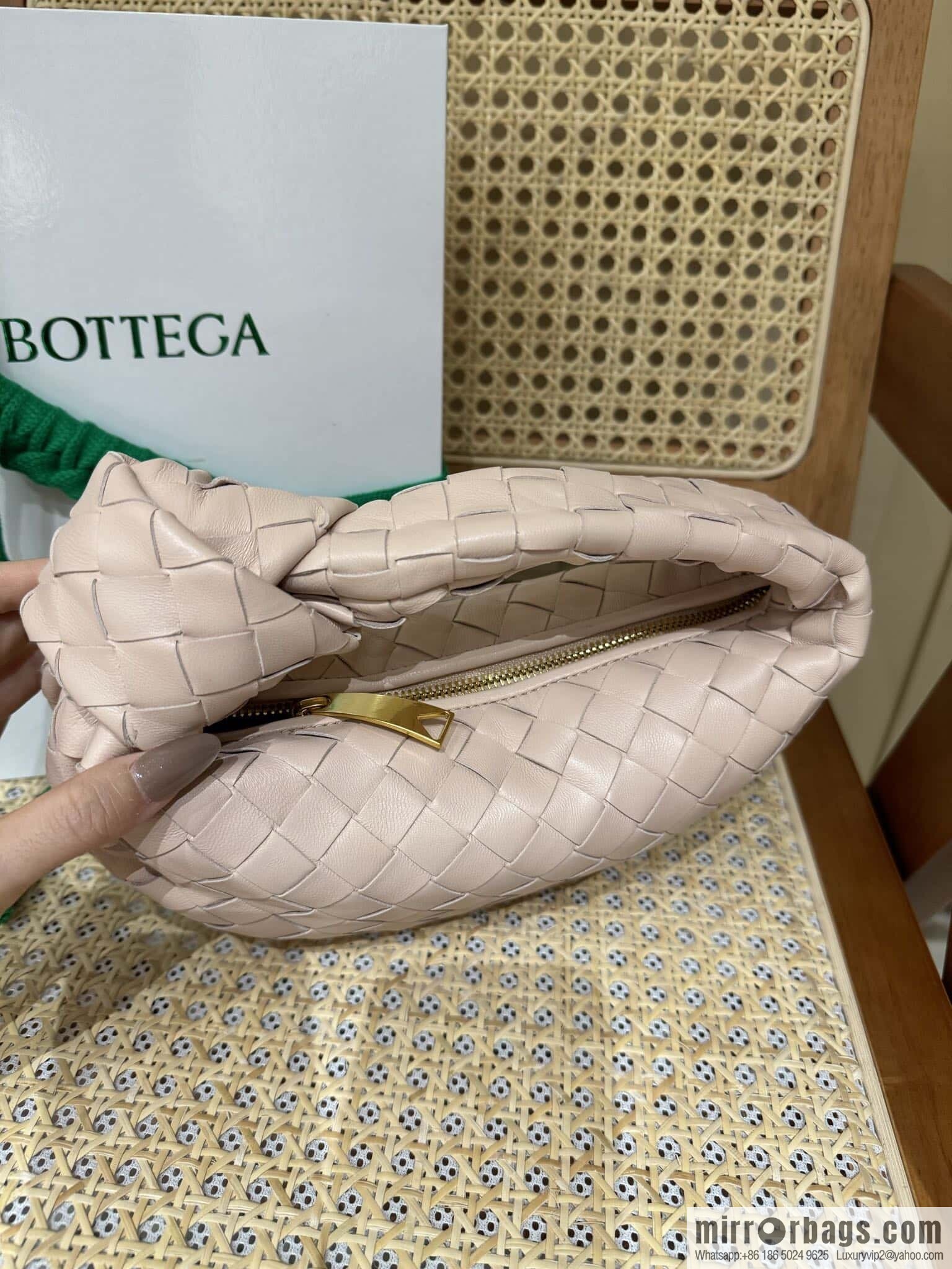 BV MINI JODIE 651876 Lotus powder
