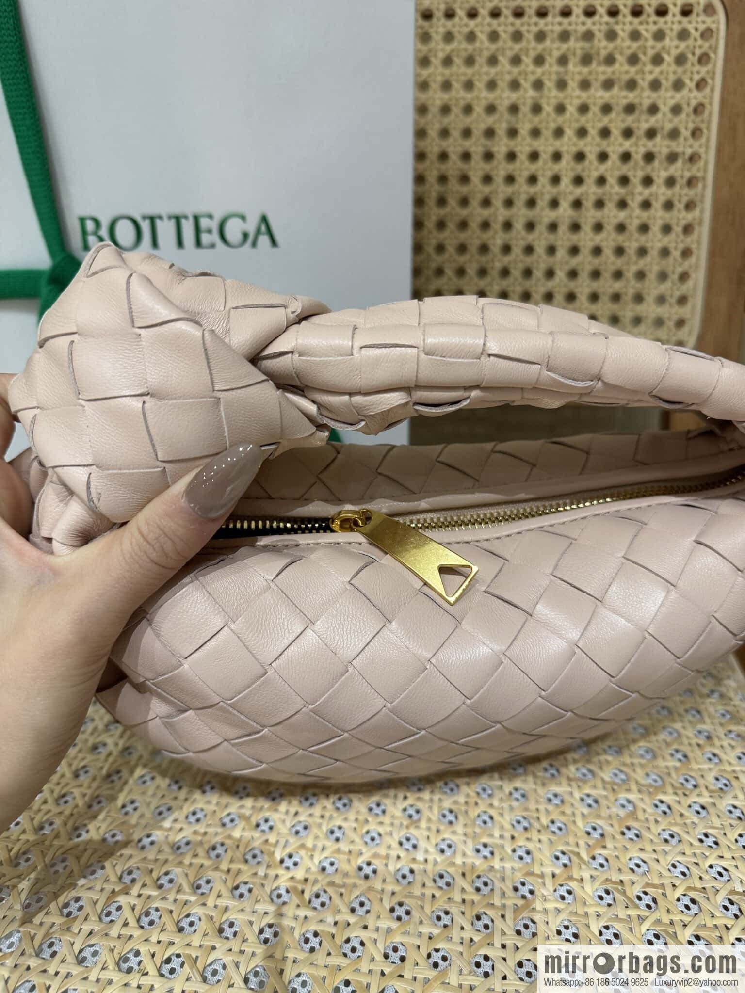BV MINI JODIE 651876 Lotus powder