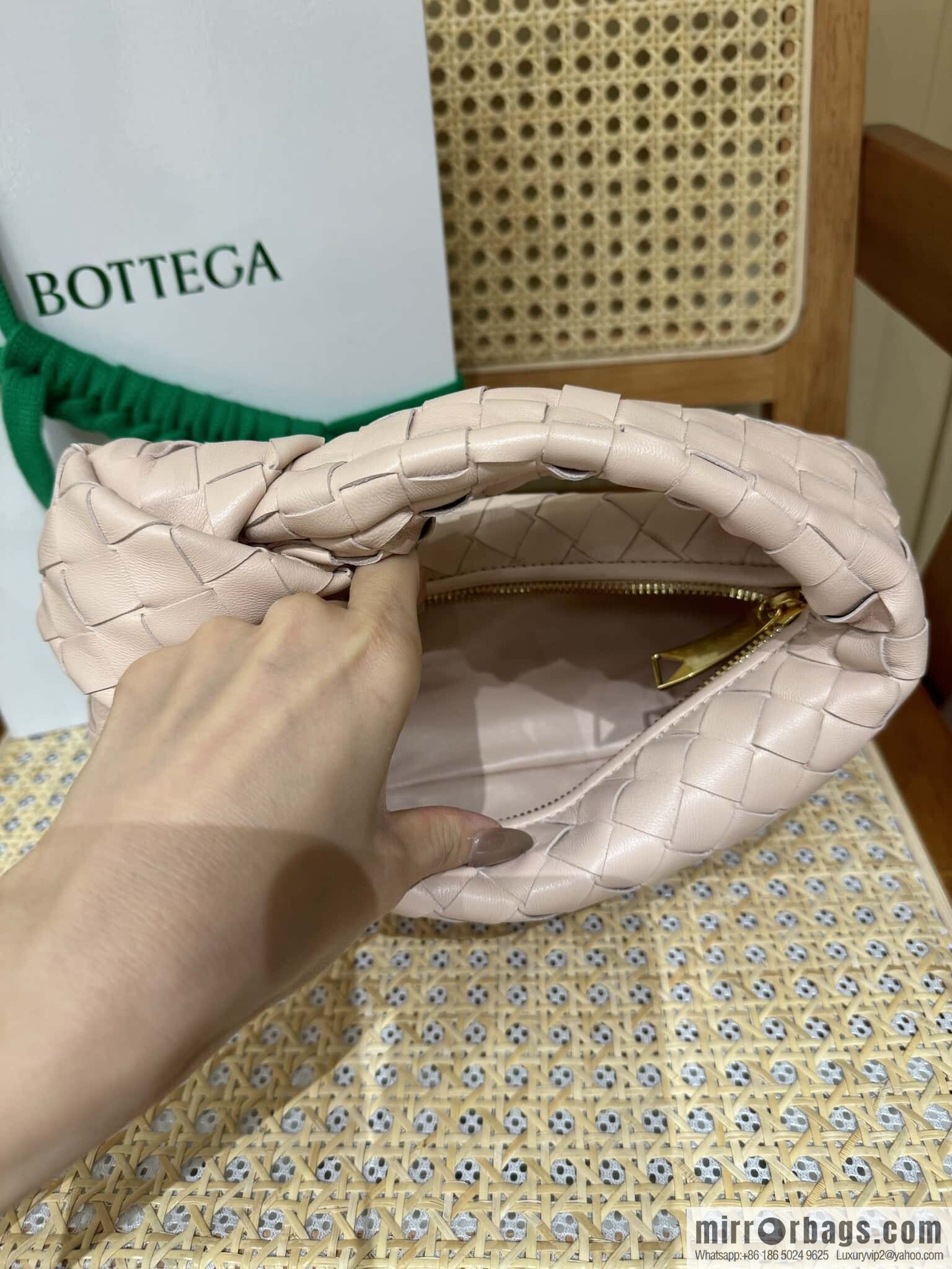 BV MINI JODIE 651876 Lotus powder
