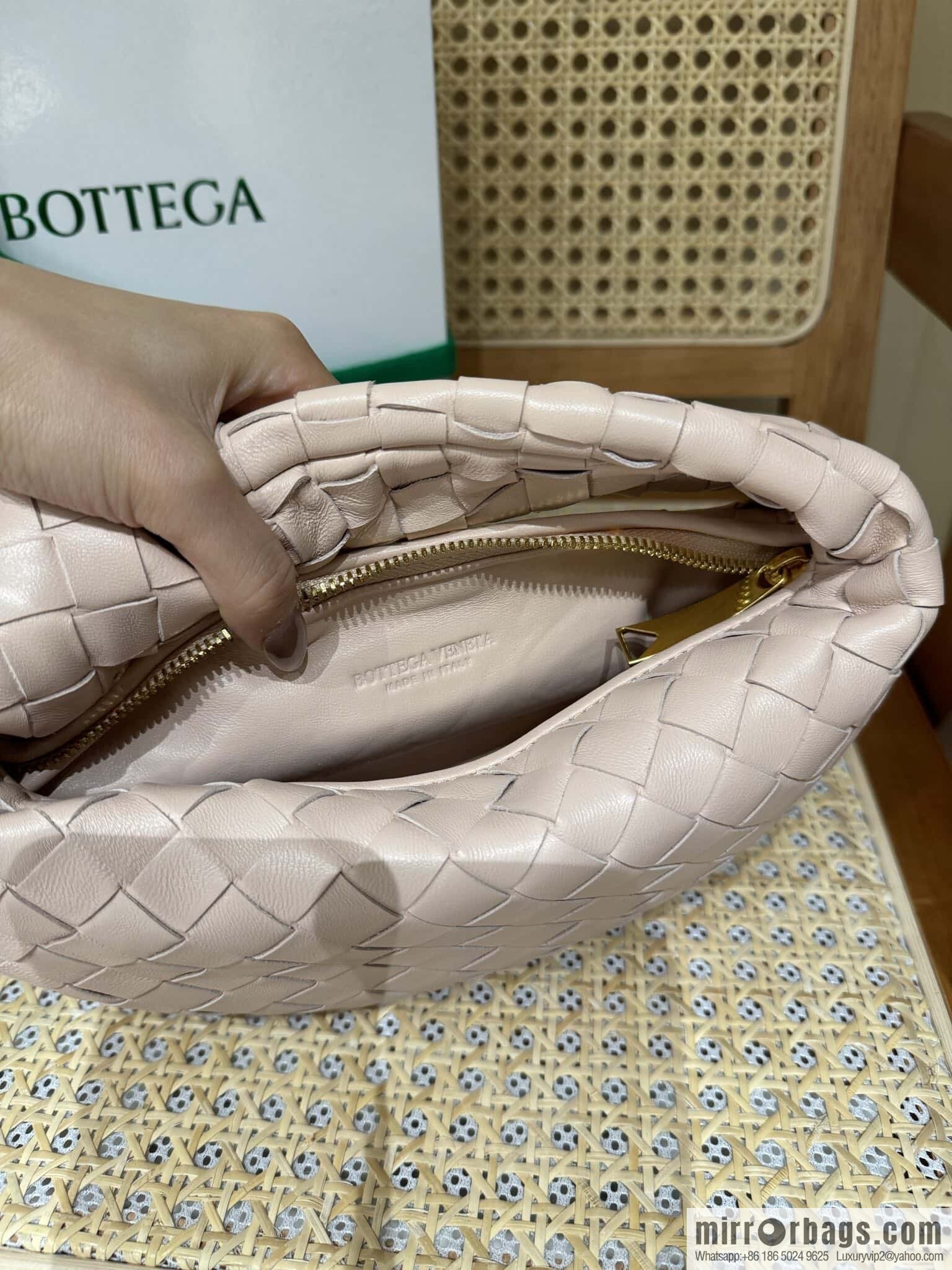 BV MINI JODIE 651876 Lotus powder