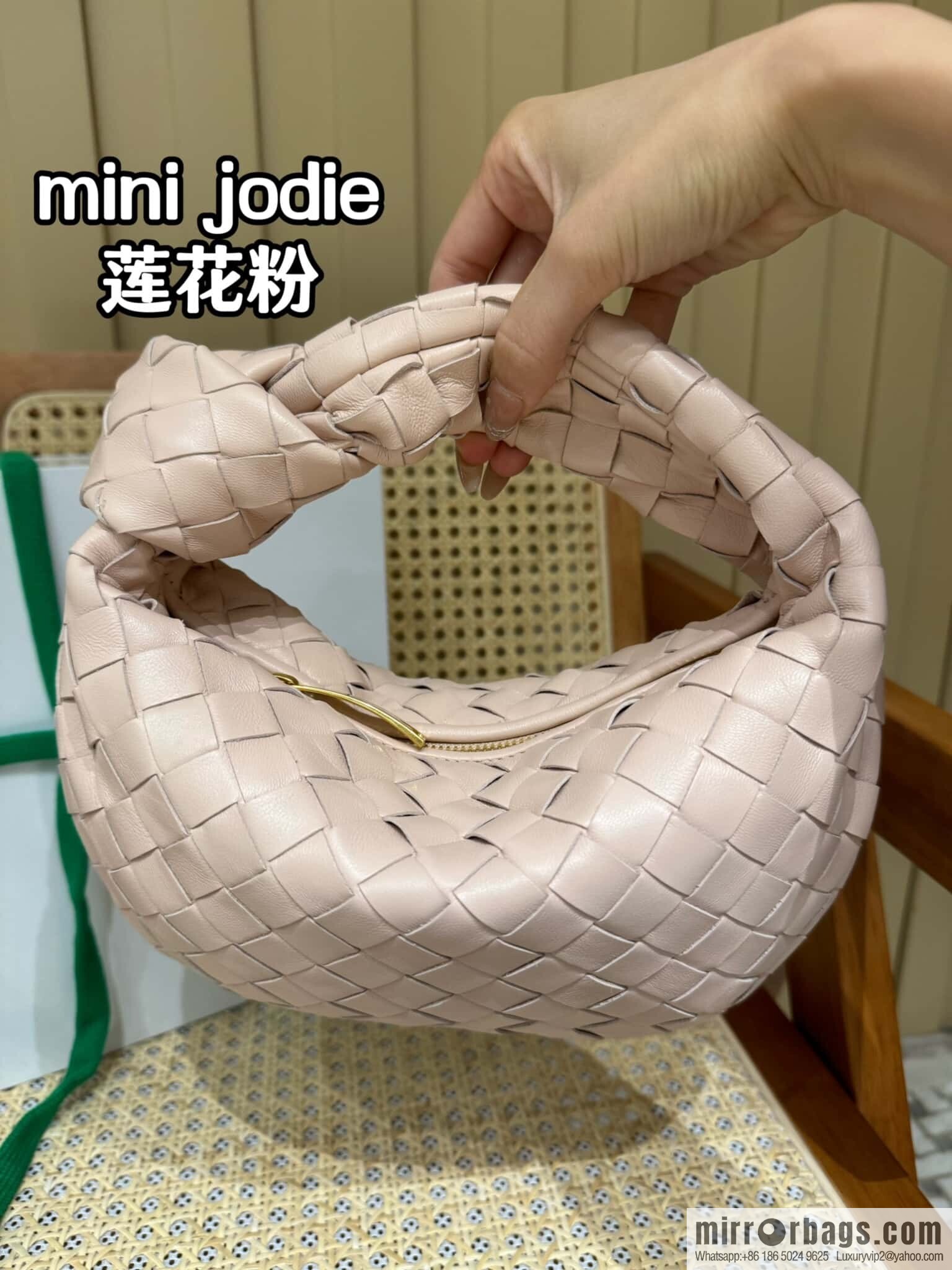 BV MINI JODIE 651876 Lotus powder