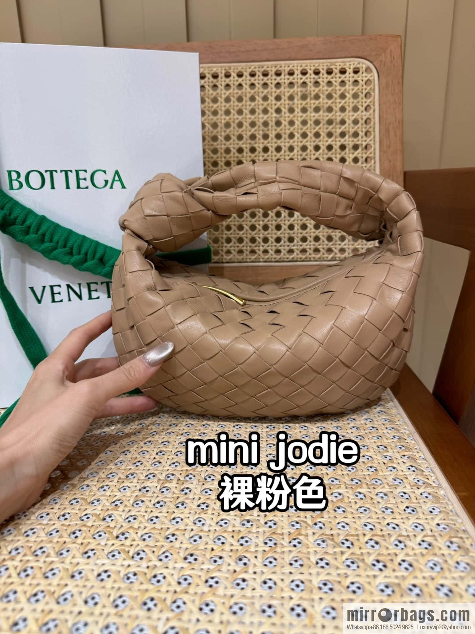 BV MINI JODIE 651876 Naked pink