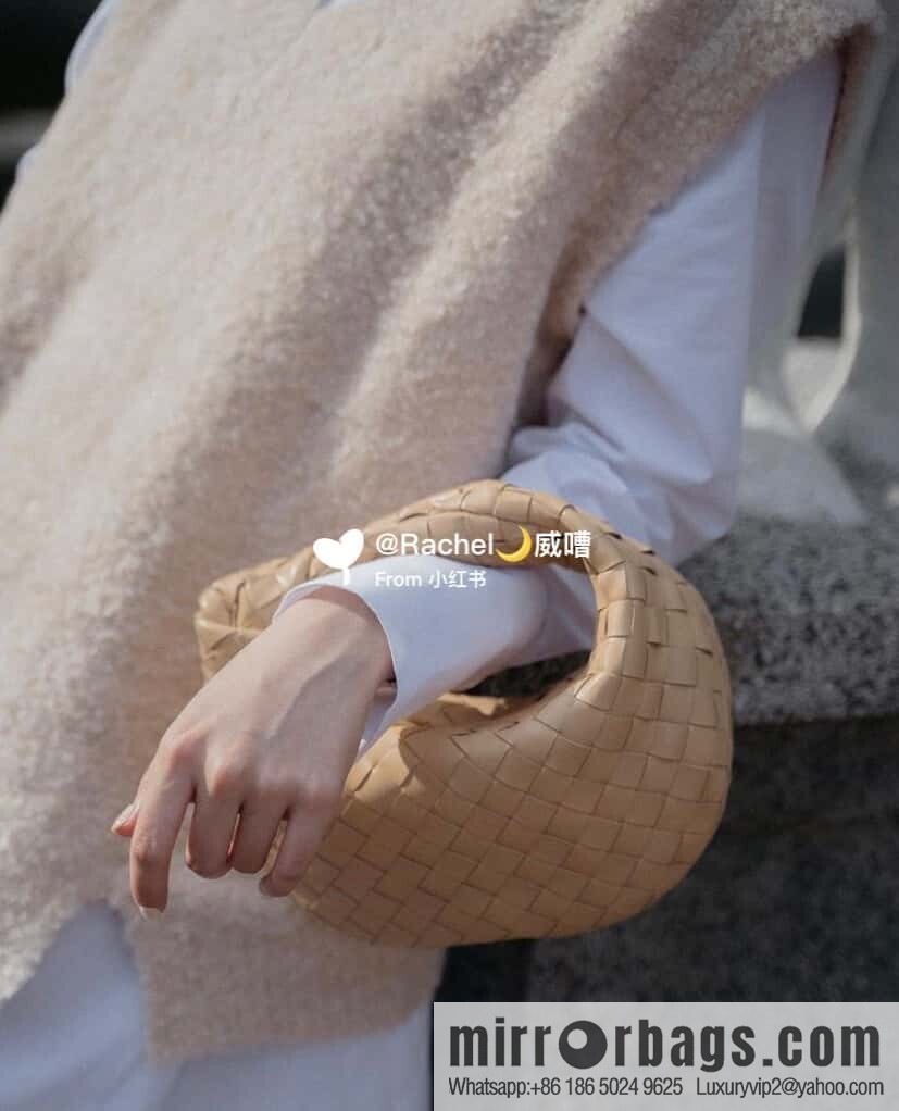 BV MINI JODIE 651876 almond