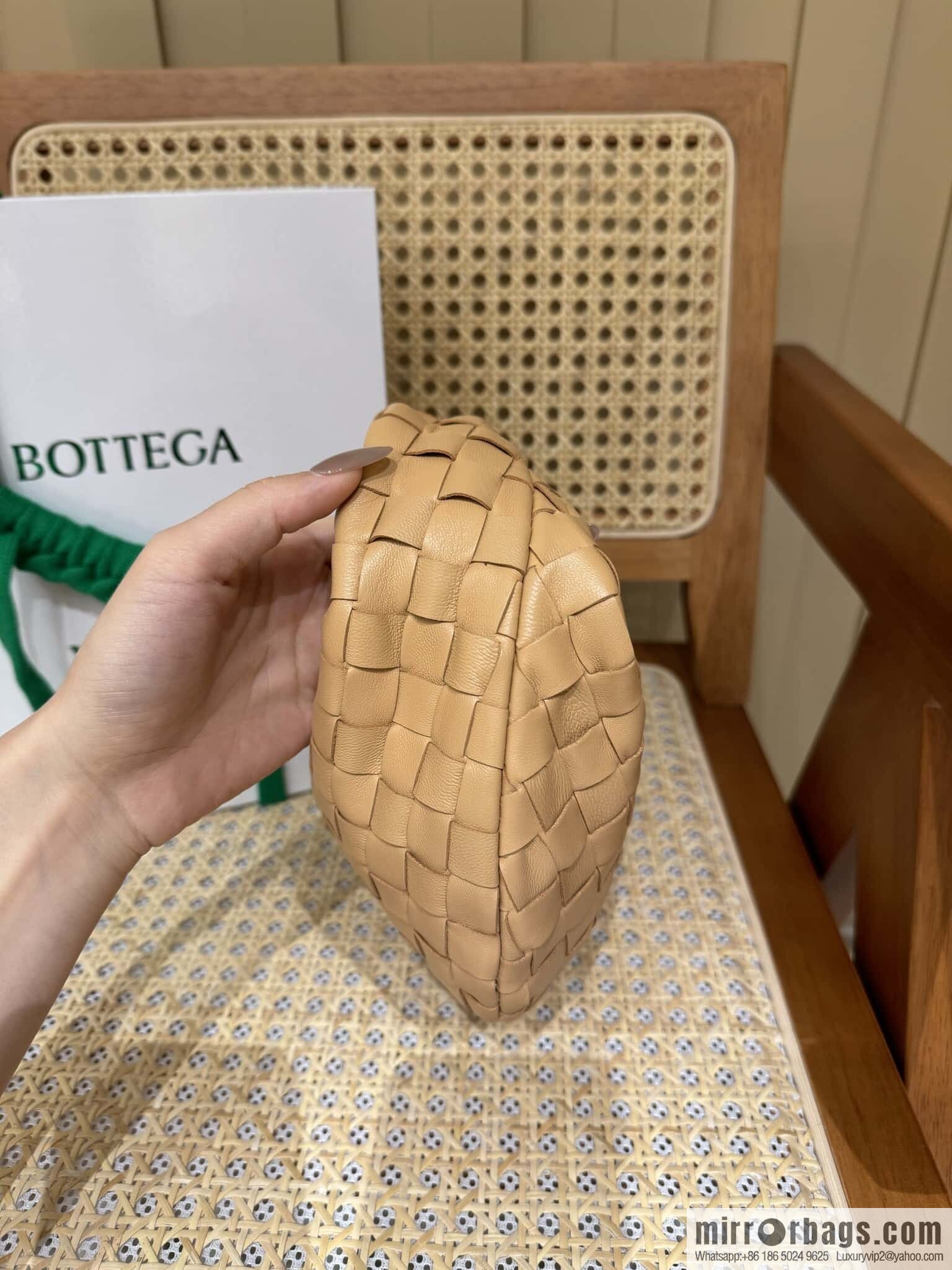 BV MINI JODIE 651876 almond