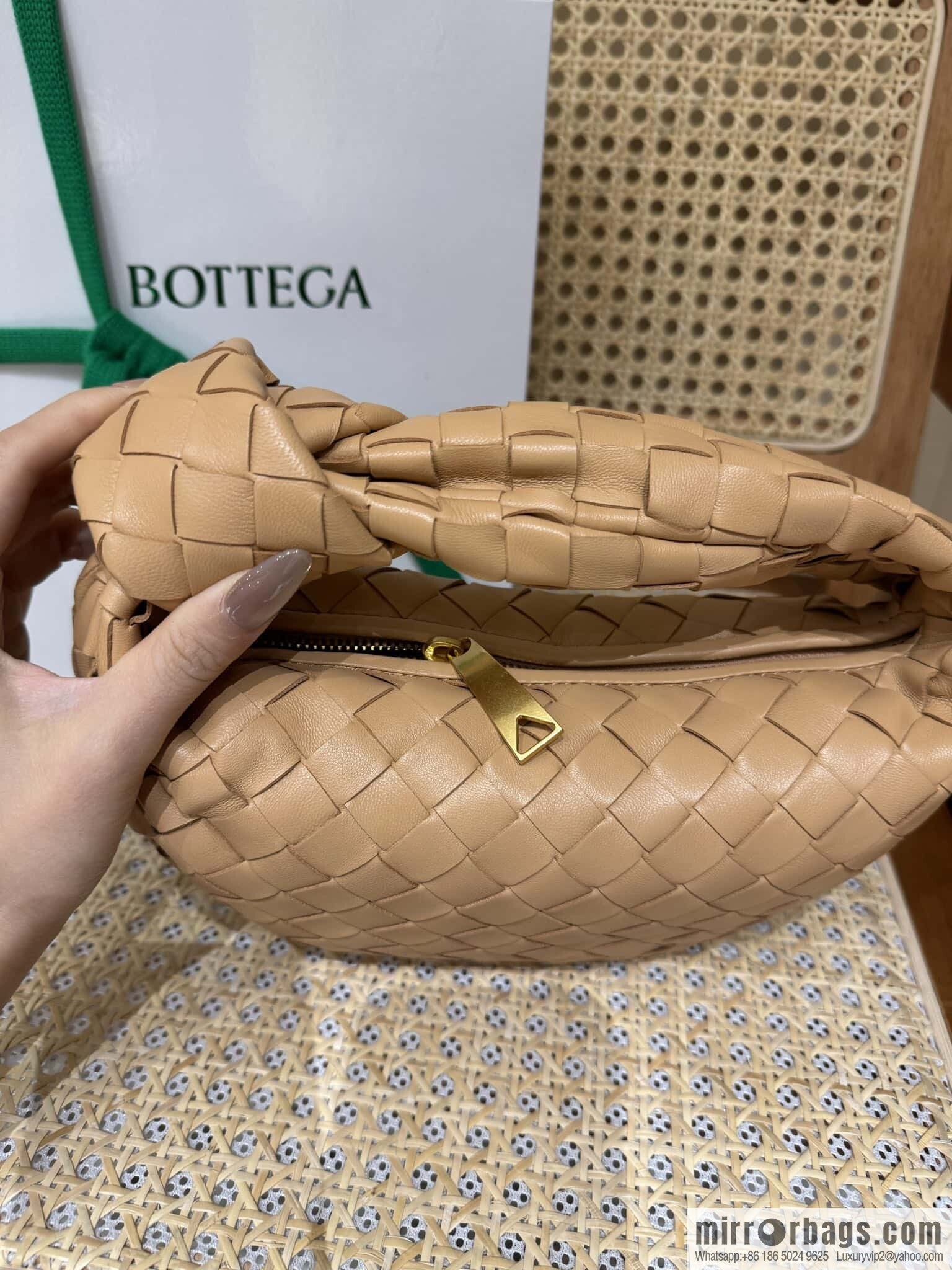 BV MINI JODIE 651876 almond