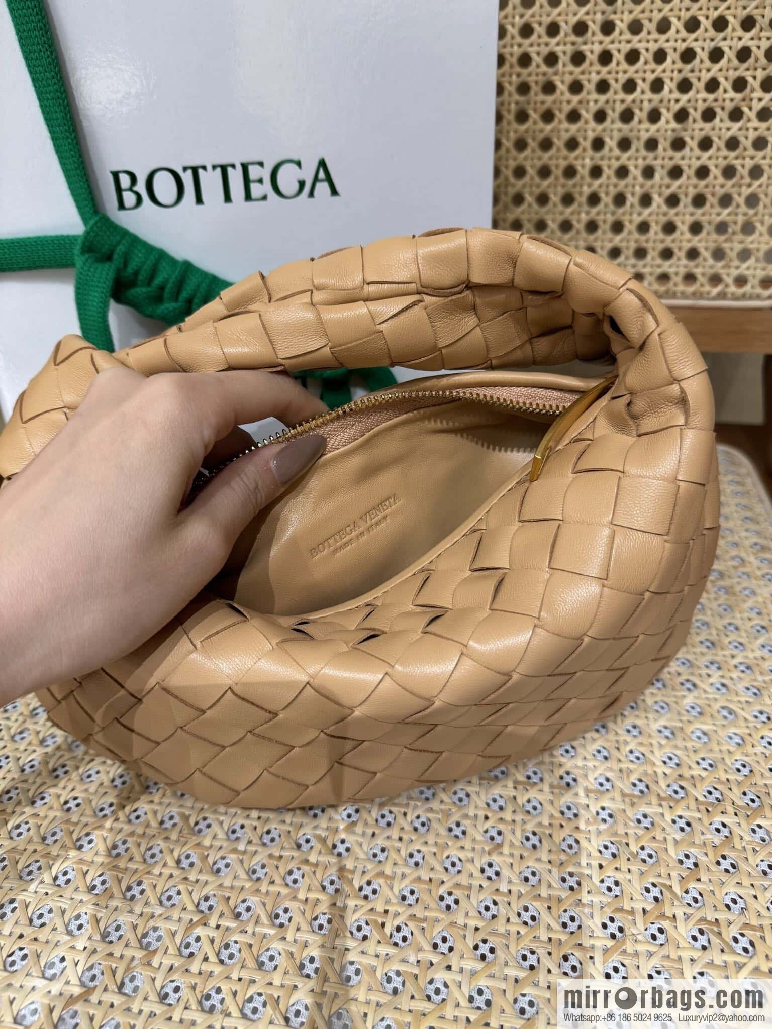 BV MINI JODIE 651876 almond