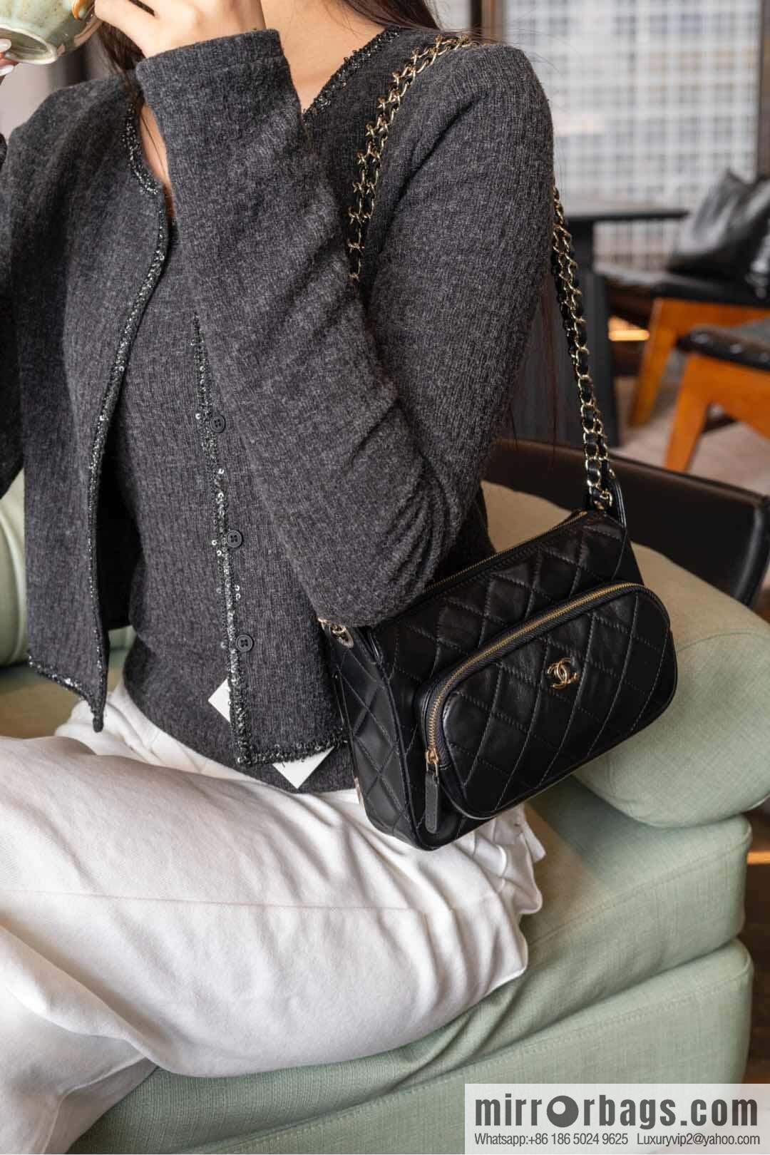 𝐂𝐡𝐚𝐧𝐞𝐥 𝟐𝟓𝐜 early spring new models, camera bag, black gold 🥂 AP4349