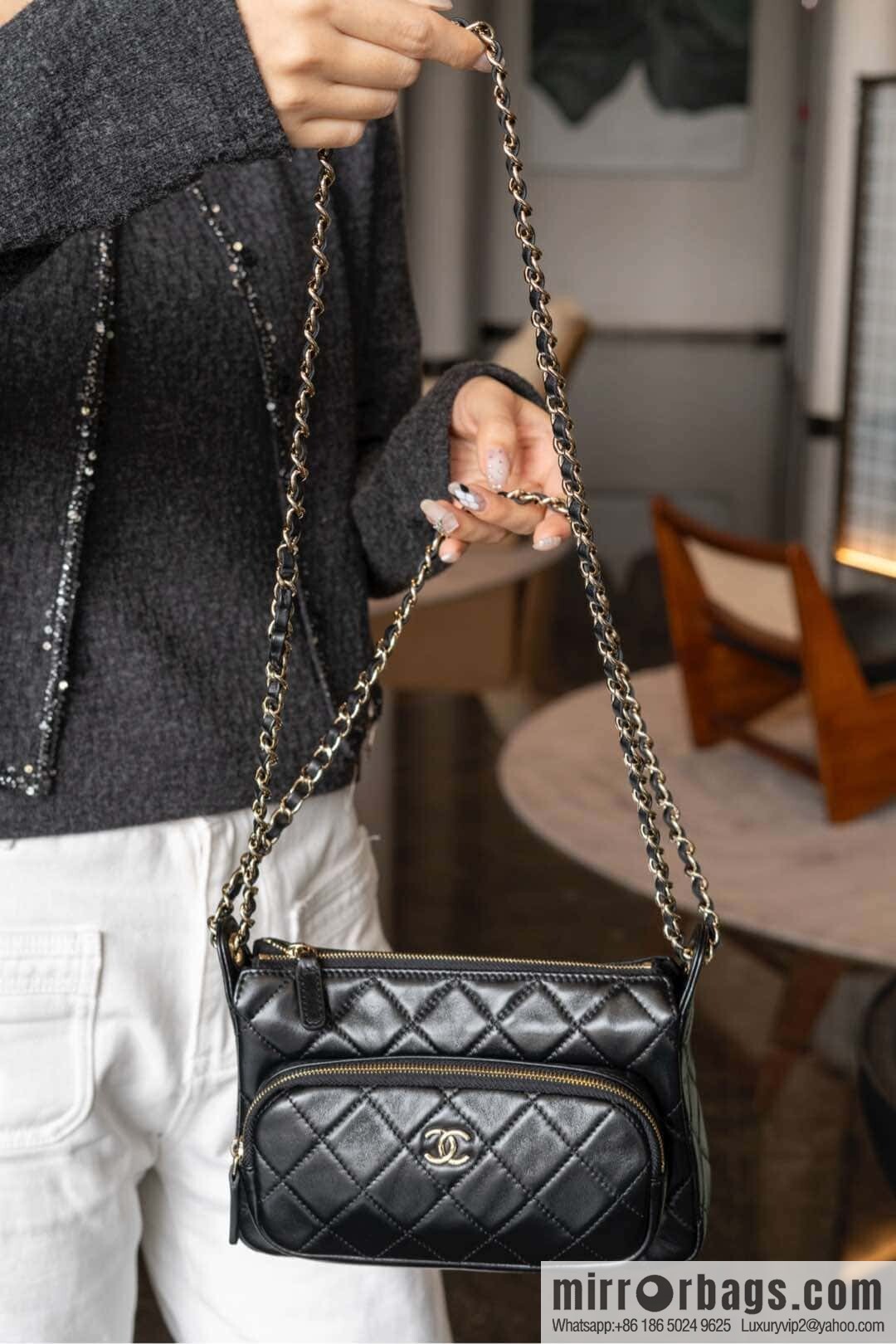 𝐂𝐡𝐚𝐧𝐞𝐥 𝟐𝟓𝐜 early spring new models, camera bag, black gold 🥂 AP4349