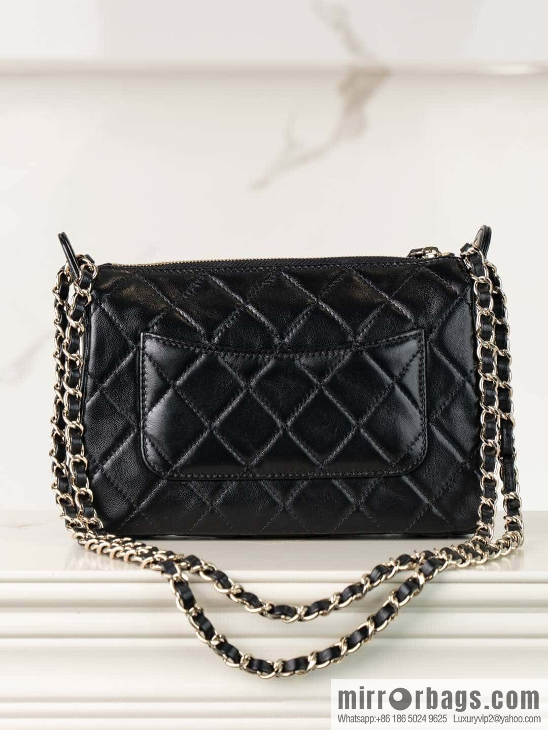 𝐂𝐡𝐚𝐧𝐞𝐥 𝟐𝟓𝐜 early spring new models, camera bag, black gold 🥂 AP4349