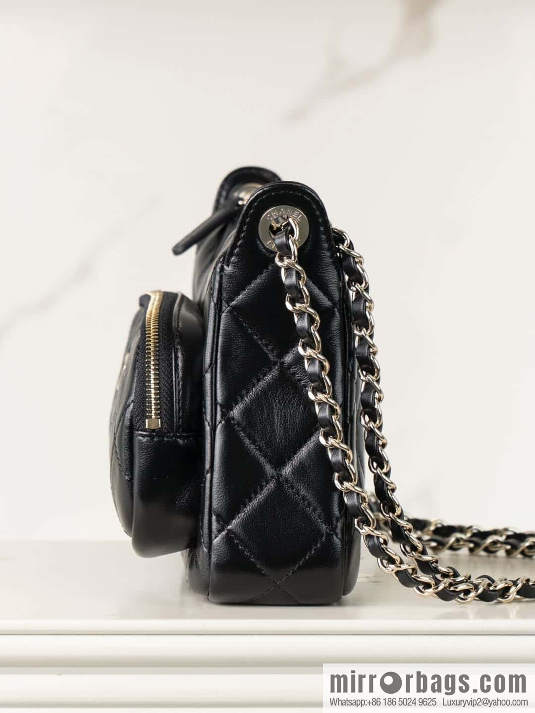 𝐂𝐡𝐚𝐧𝐞𝐥 𝟐𝟓𝐜 early spring new models, camera bag, black gold 🥂 AP4349