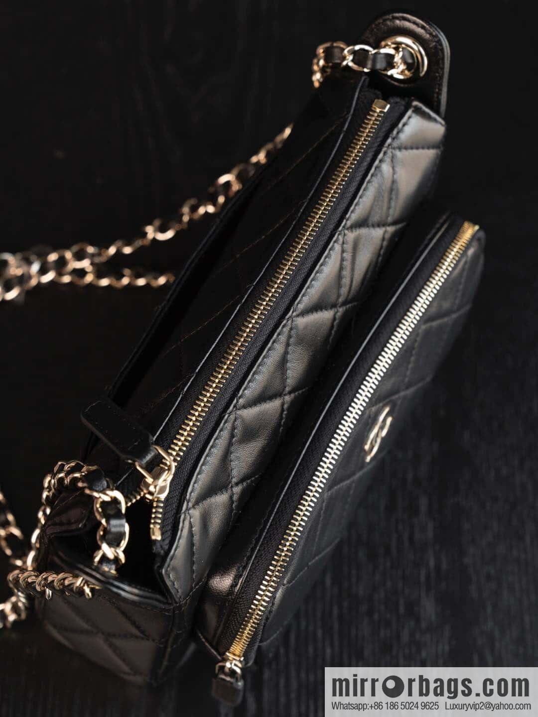 𝐂𝐡𝐚𝐧𝐞𝐥 𝟐𝟓𝐜 early spring new models, camera bag, black gold 🥂 AP4349