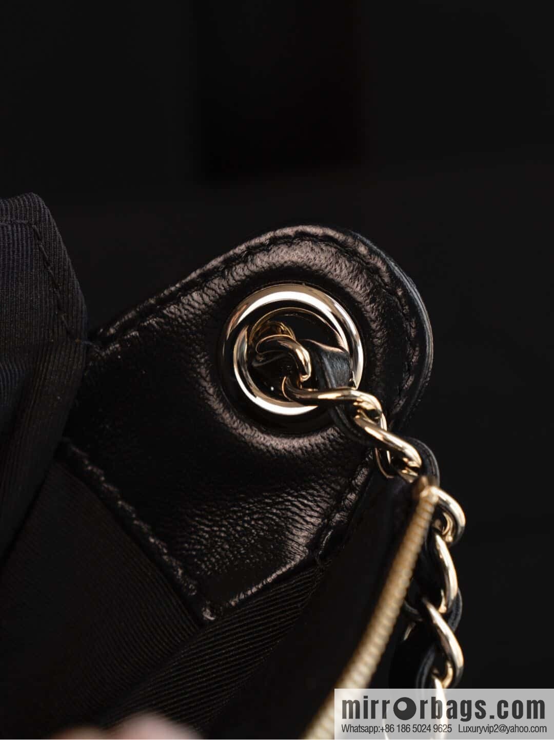 𝐂𝐡𝐚𝐧𝐞𝐥 𝟐𝟓𝐜 early spring new models, camera bag, black gold 🥂 AP4349