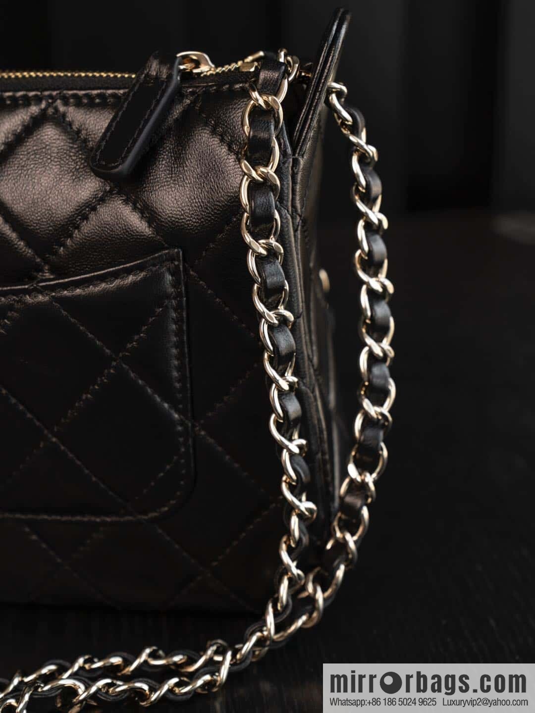 𝐂𝐡𝐚𝐧𝐞𝐥 𝟐𝟓𝐜 early spring new models, camera bag, black gold 🥂 AP4349
