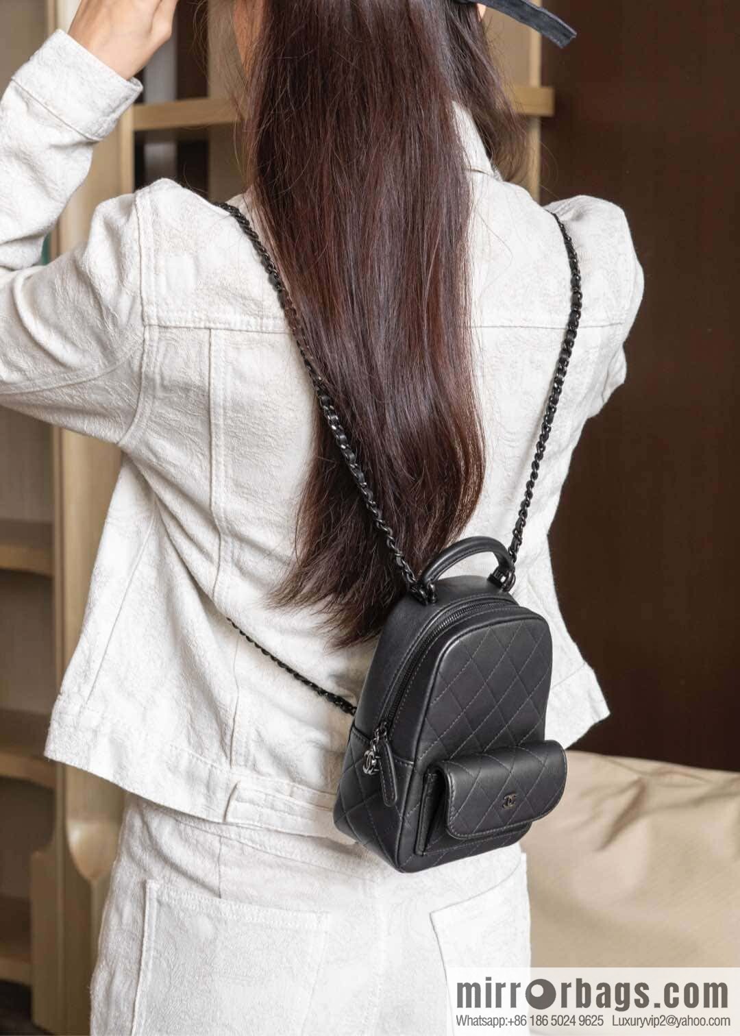 𝐂𝐡𝐚𝐧𝐞𝐥 𝟐𝟓𝐜 𝐬𝐨 𝐛𝐥𝐚𝐜𝐤 𝐦𝐢𝐧𝐢 small schoolbag, all black 🖤 AP3753