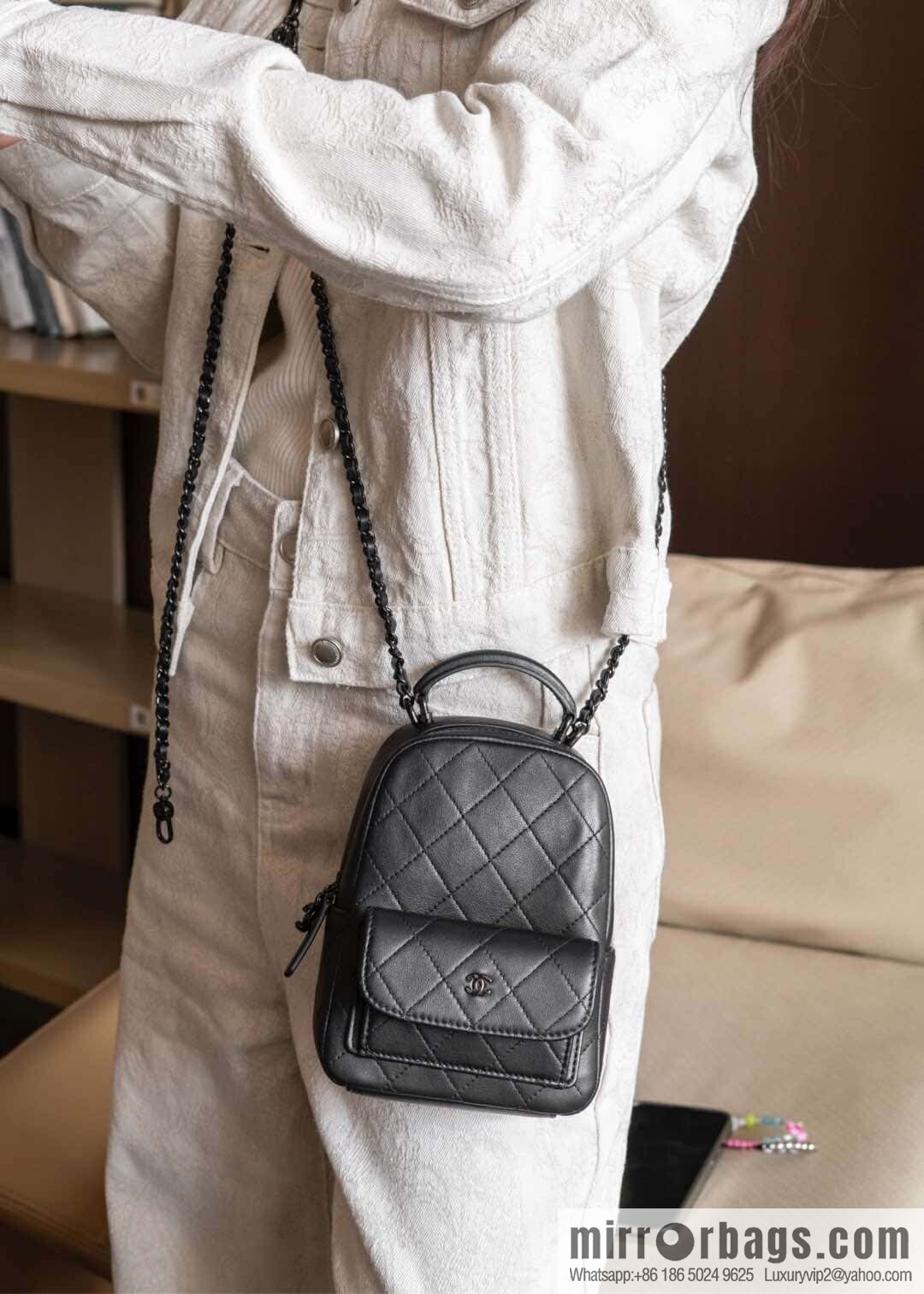 𝐂𝐡𝐚𝐧𝐞𝐥 𝟐𝟓𝐜 𝐬𝐨 𝐛𝐥𝐚𝐜𝐤 𝐦𝐢𝐧𝐢 small schoolbag, all black 🖤 AP3753