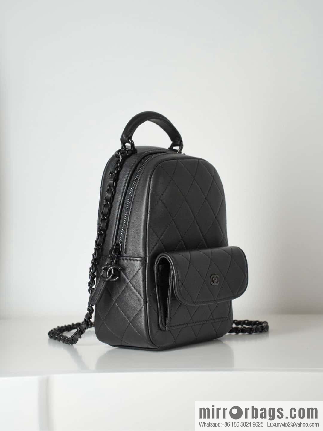 𝐂𝐡𝐚𝐧𝐞𝐥 𝟐𝟓𝐜 𝐬𝐨 𝐛𝐥𝐚𝐜𝐤 𝐦𝐢𝐧𝐢 small schoolbag, all black 🖤 AP3753