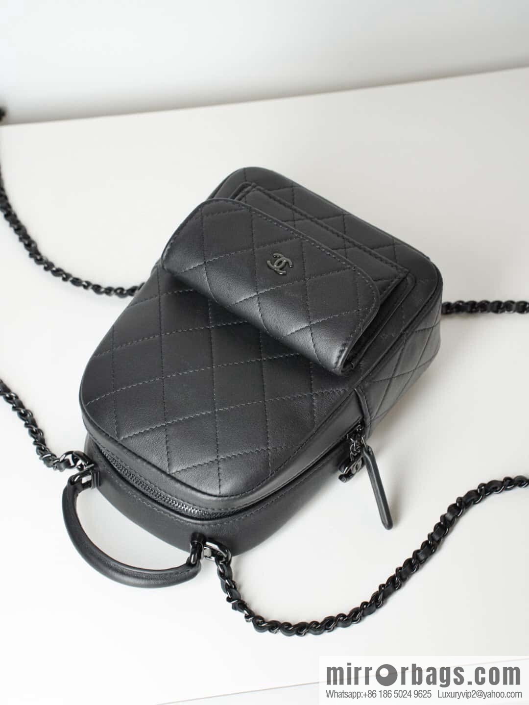 𝐂𝐡𝐚𝐧𝐞𝐥 𝟐𝟓𝐜 𝐬𝐨 𝐛𝐥𝐚𝐜𝐤 𝐦𝐢𝐧𝐢 small schoolbag, all black 🖤 AP3753