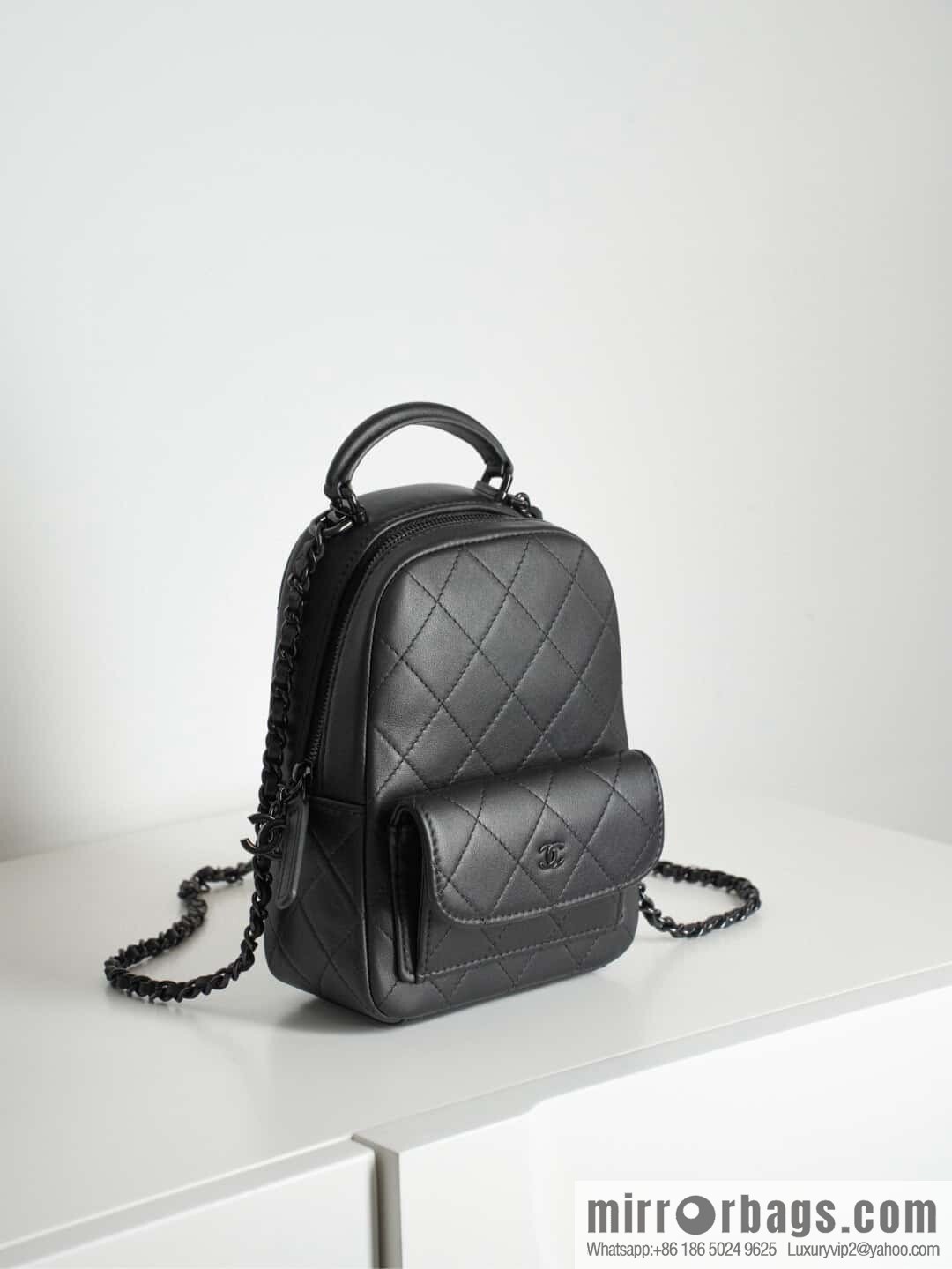 𝐂𝐡𝐚𝐧𝐞𝐥 𝟐𝟓𝐜 𝐬𝐨 𝐛𝐥𝐚𝐜𝐤 𝐦𝐢𝐧𝐢 small schoolbag, all black 🖤 AP3753