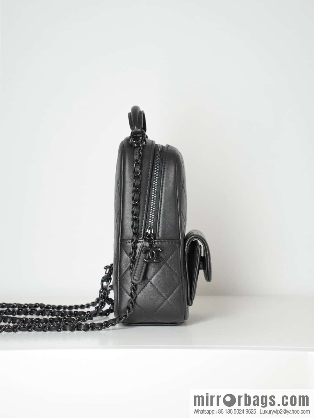 𝐂𝐡𝐚𝐧𝐞𝐥 𝟐𝟓𝐜 𝐬𝐨 𝐛𝐥𝐚𝐜𝐤 𝐦𝐢𝐧𝐢 small schoolbag, all black 🖤 AP3753
