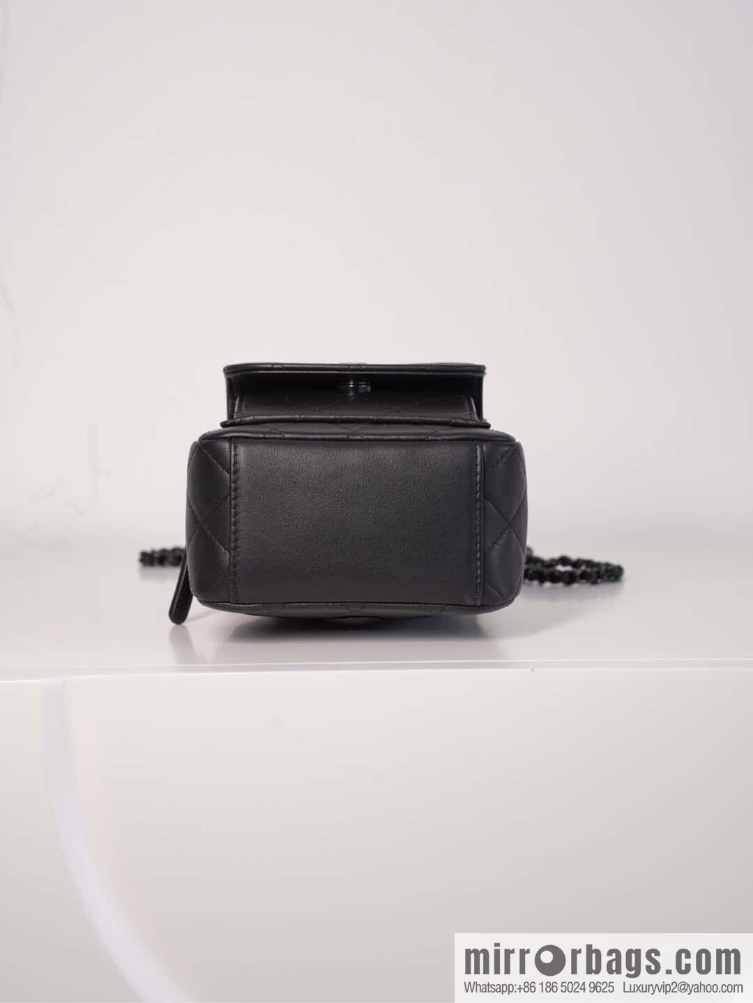𝐂𝐡𝐚𝐧𝐞𝐥 𝟐𝟓𝐜 𝐬𝐨 𝐛𝐥𝐚𝐜𝐤 𝐦𝐢𝐧𝐢 small schoolbag, all black 🖤 AP3753