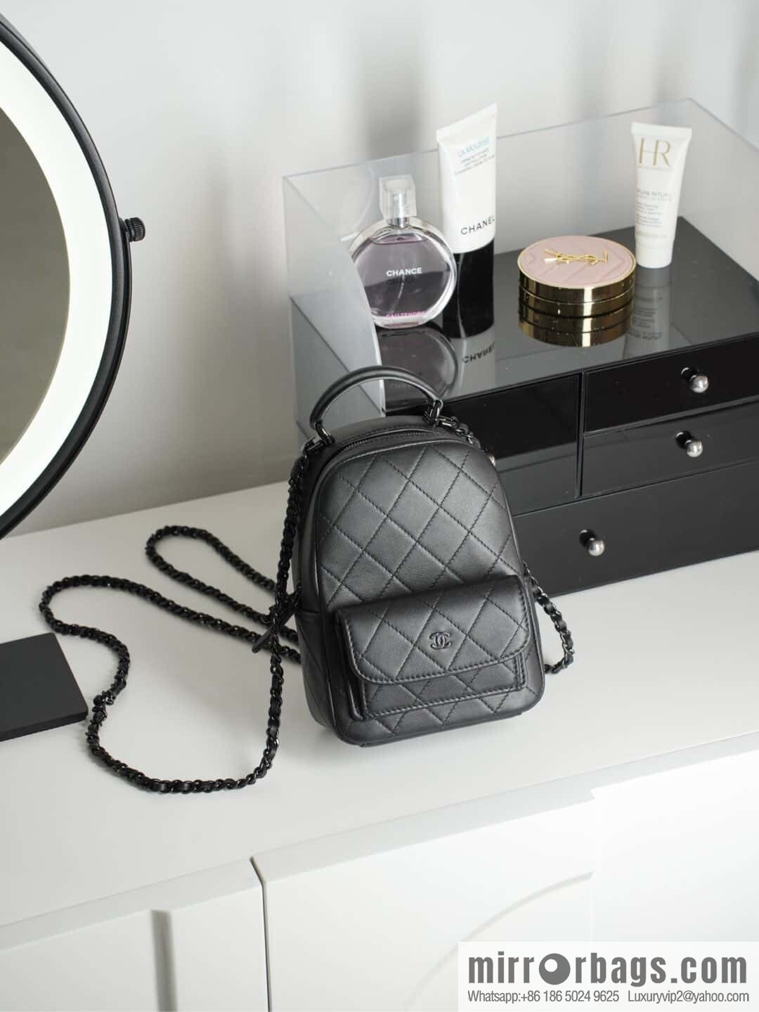 𝐂𝐡𝐚𝐧𝐞𝐥 𝟐𝟓𝐜 𝐬𝐨 𝐛𝐥𝐚𝐜𝐤 𝐦𝐢𝐧𝐢 small schoolbag, all black 🖤 AP3753