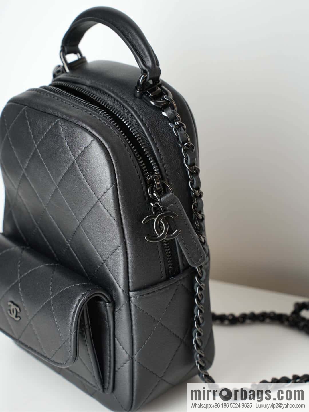 𝐂𝐡𝐚𝐧𝐞𝐥 𝟐𝟓𝐜 𝐬𝐨 𝐛𝐥𝐚𝐜𝐤 𝐦𝐢𝐧𝐢 small schoolbag, all black 🖤 AP3753