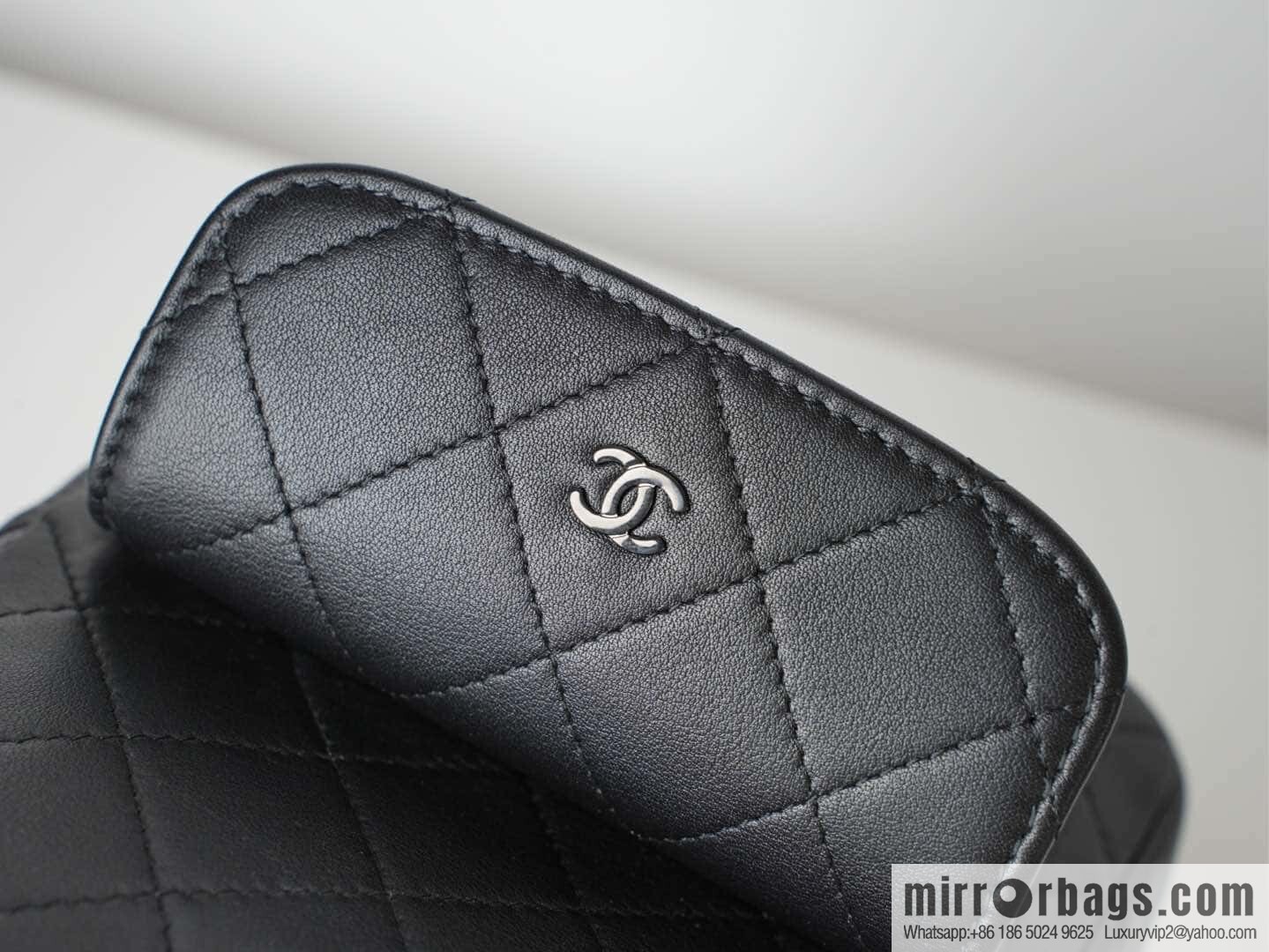 𝐂𝐡𝐚𝐧𝐞𝐥 𝟐𝟓𝐜 𝐬𝐨 𝐛𝐥𝐚𝐜𝐤 𝐦𝐢𝐧𝐢 small schoolbag, all black 🖤 AP3753