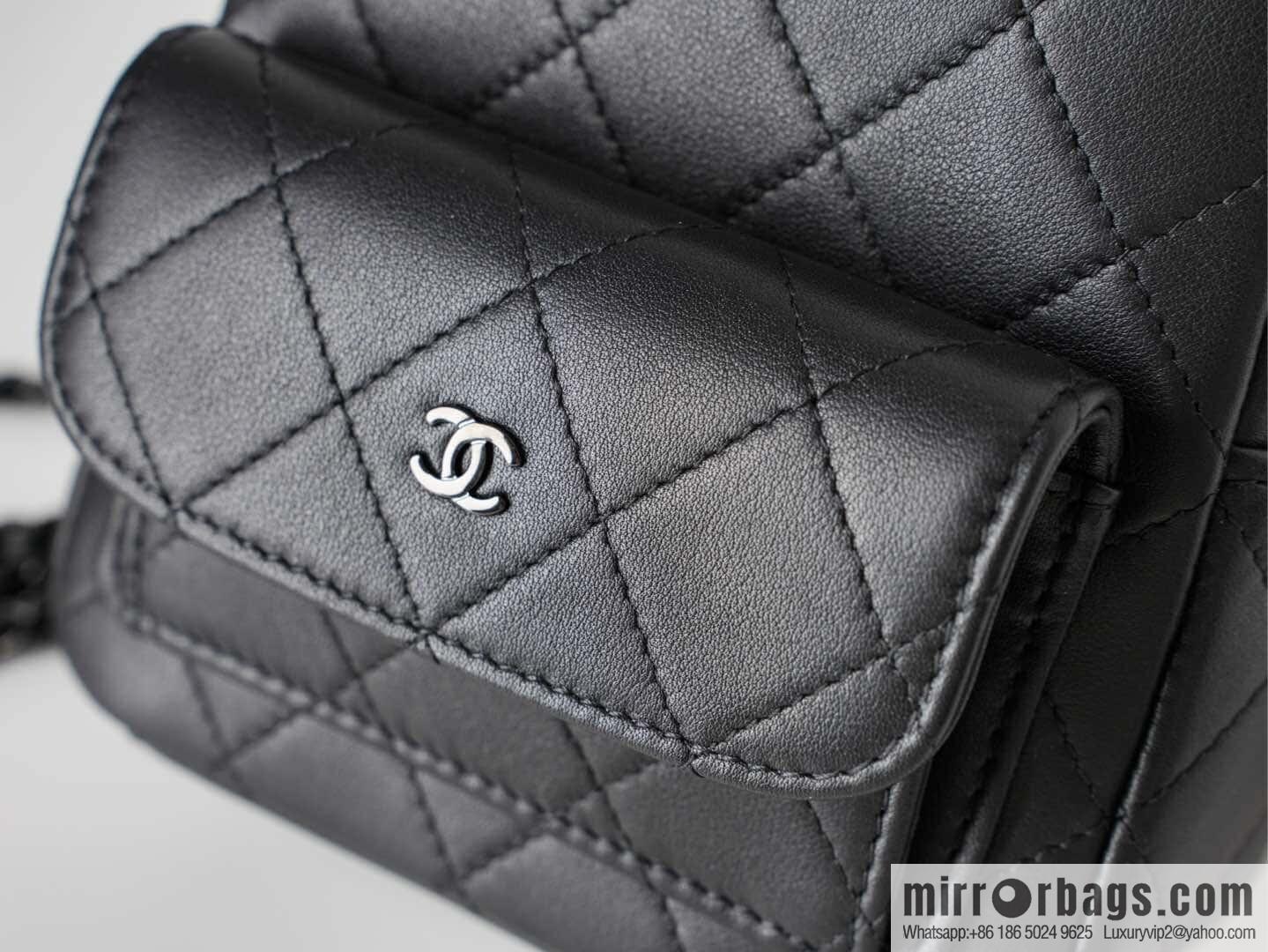 𝐂𝐡𝐚𝐧𝐞𝐥 𝟐𝟓𝐜 𝐬𝐨 𝐛𝐥𝐚𝐜𝐤 𝐦𝐢𝐧𝐢 small schoolbag, all black 🖤 AP3753