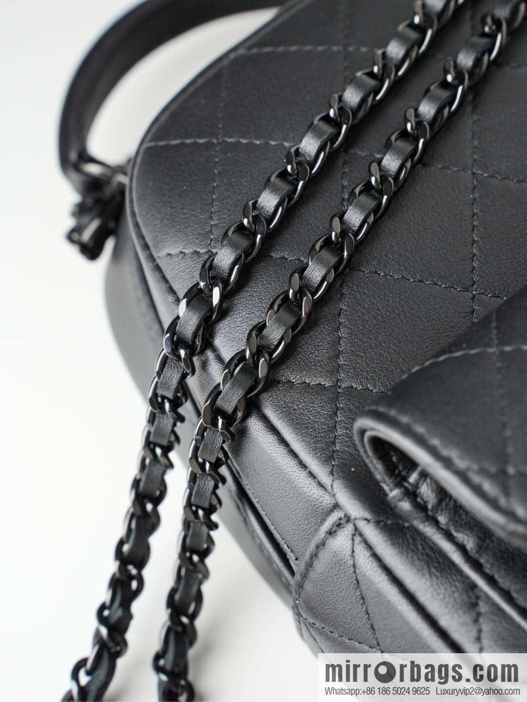 𝐂𝐡𝐚𝐧𝐞𝐥 𝟐𝟓𝐜 𝐬𝐨 𝐛𝐥𝐚𝐜𝐤 𝐦𝐢𝐧𝐢 small schoolbag, all black 🖤 AP3753