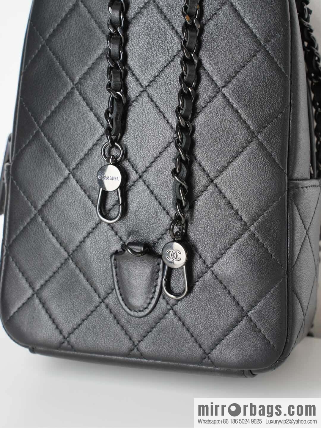 𝐂𝐡𝐚𝐧𝐞𝐥 𝟐𝟓𝐜 𝐬𝐨 𝐛𝐥𝐚𝐜𝐤 𝐦𝐢𝐧𝐢 small schoolbag, all black 🖤 AP3753