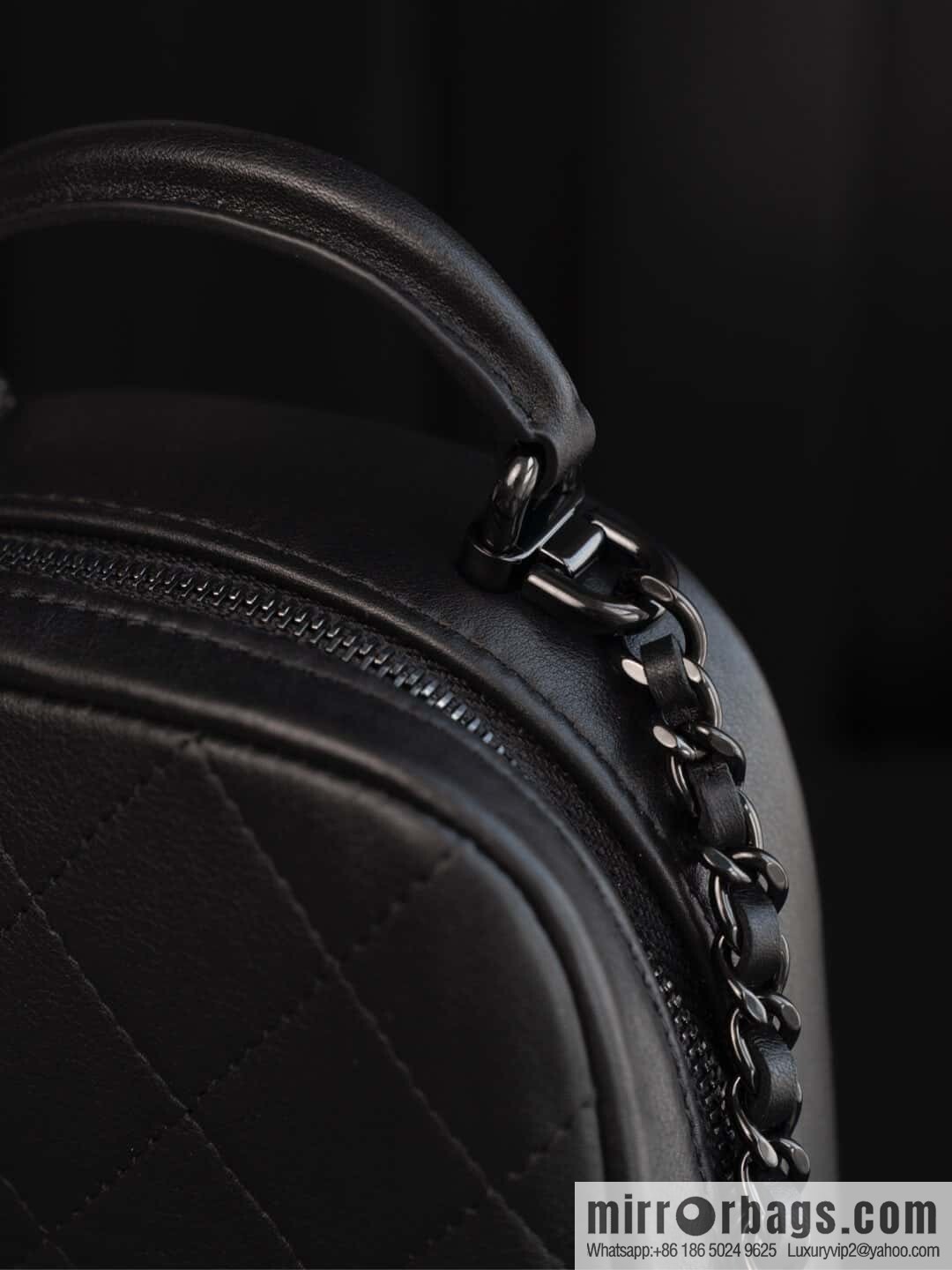 𝐂𝐡𝐚𝐧𝐞𝐥 𝟐𝟓𝐜 𝐬𝐨 𝐛𝐥𝐚𝐜𝐤 𝐦𝐢𝐧𝐢 small schoolbag, all black 🖤 AP3753