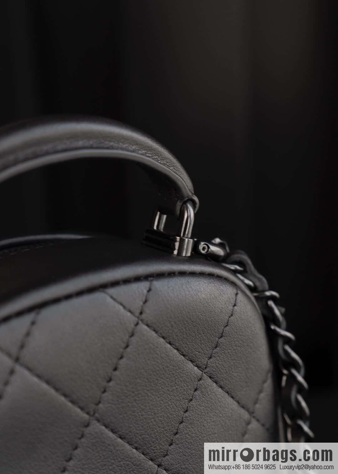 𝐂𝐡𝐚𝐧𝐞𝐥 𝟐𝟓𝐜 𝐬𝐨 𝐛𝐥𝐚𝐜𝐤 𝐦𝐢𝐧𝐢 small schoolbag, all black 🖤 AP3753