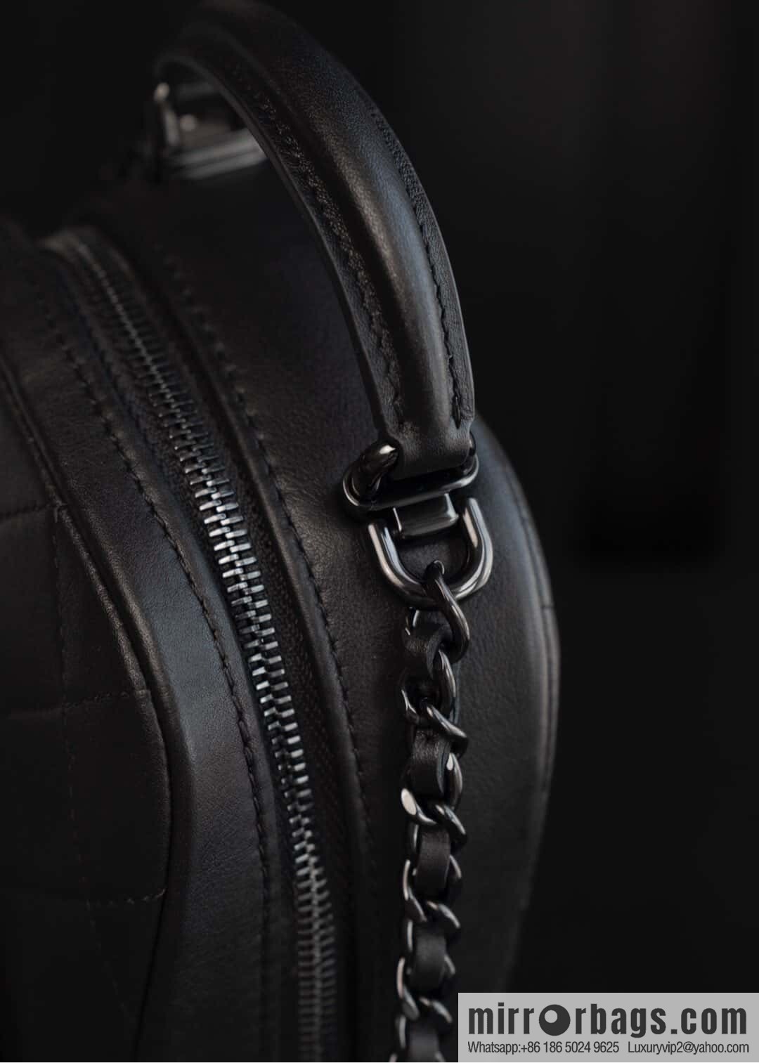 𝐂𝐡𝐚𝐧𝐞𝐥 𝟐𝟓𝐜 𝐬𝐨 𝐛𝐥𝐚𝐜𝐤 𝐦𝐢𝐧𝐢 small schoolbag, all black 🖤 AP3753
