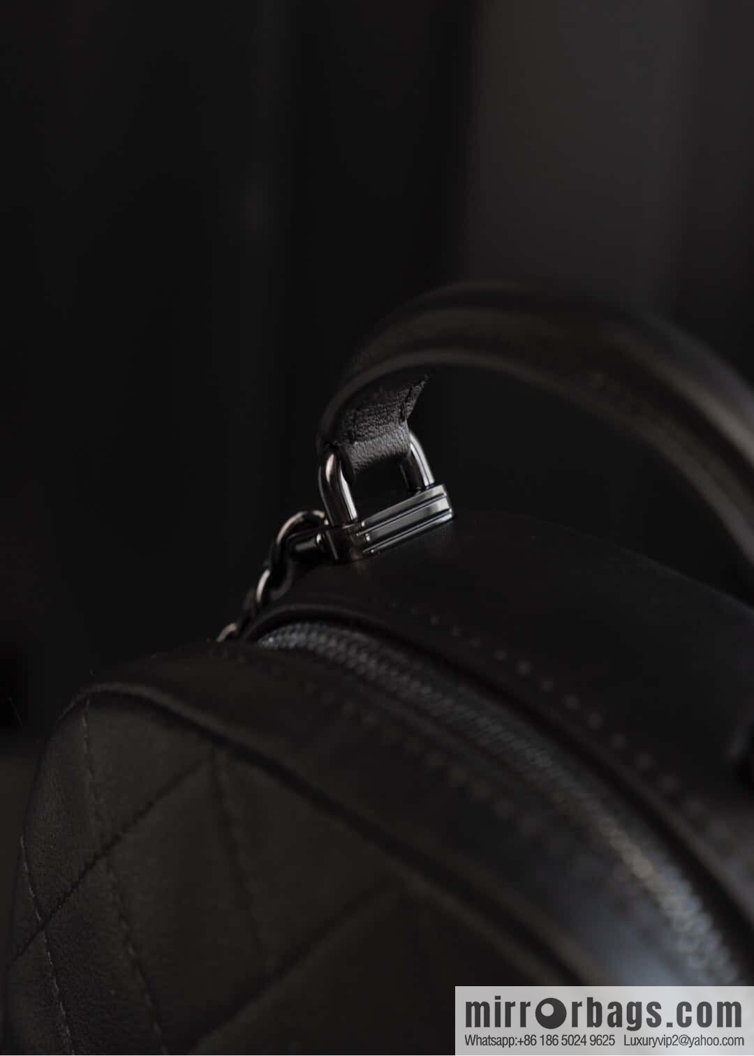𝐂𝐡𝐚𝐧𝐞𝐥 𝟐𝟓𝐜 𝐬𝐨 𝐛𝐥𝐚𝐜𝐤 𝐦𝐢𝐧𝐢 small schoolbag, all black 🖤 AP3753