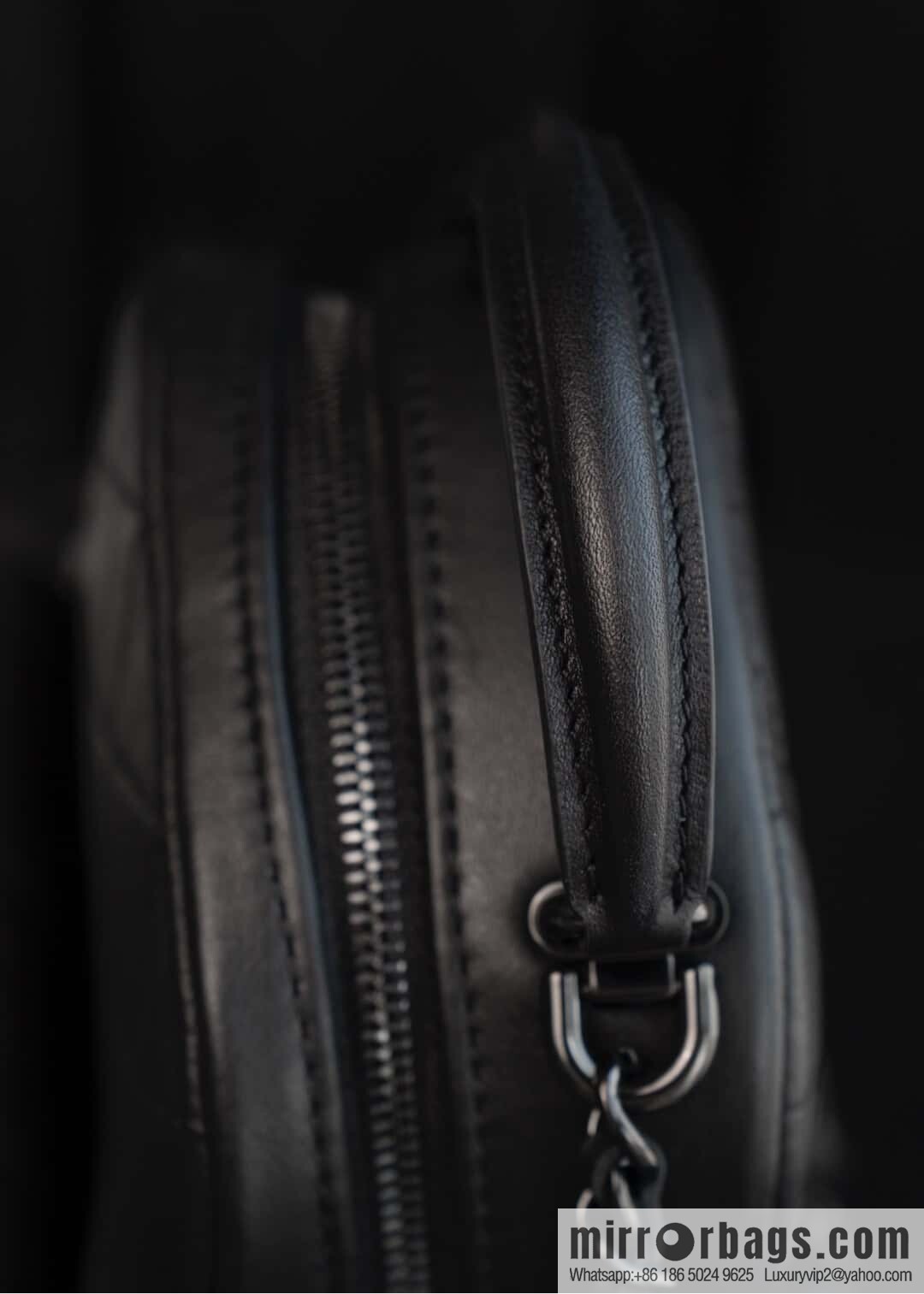 𝐂𝐡𝐚𝐧𝐞𝐥 𝟐𝟓𝐜 𝐬𝐨 𝐛𝐥𝐚𝐜𝐤 𝐦𝐢𝐧𝐢 small schoolbag, all black 🖤 AP3753