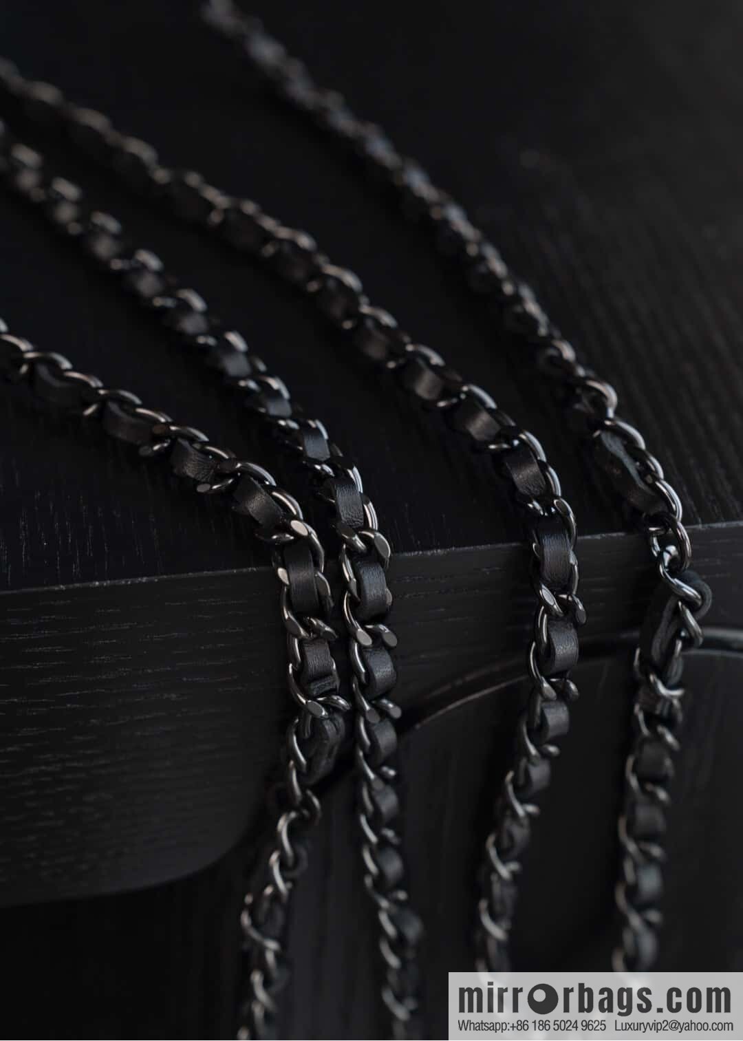𝐂𝐡𝐚𝐧𝐞𝐥 𝟐𝟓𝐜 𝐬𝐨 𝐛𝐥𝐚𝐜𝐤 𝐦𝐢𝐧𝐢 small schoolbag, all black 🖤 AP3753