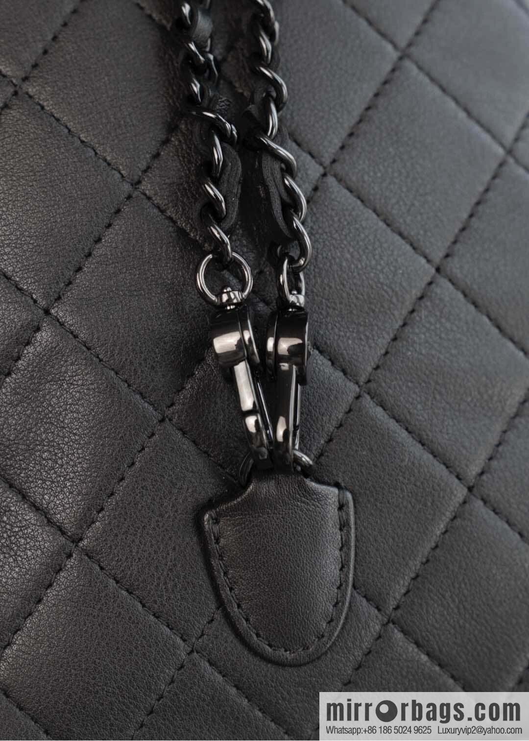 𝐂𝐡𝐚𝐧𝐞𝐥 𝟐𝟓𝐜 𝐬𝐨 𝐛𝐥𝐚𝐜𝐤 𝐦𝐢𝐧𝐢 small schoolbag, all black 🖤 AP3753