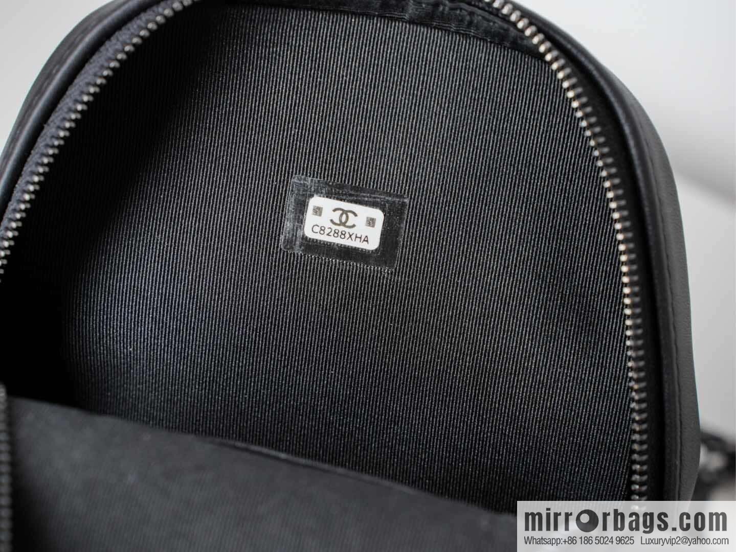𝐂𝐡𝐚𝐧𝐞𝐥 𝟐𝟓𝐜 𝐬𝐨 𝐛𝐥𝐚𝐜𝐤 𝐦𝐢𝐧𝐢 small schoolbag, all black 🖤 AP3753