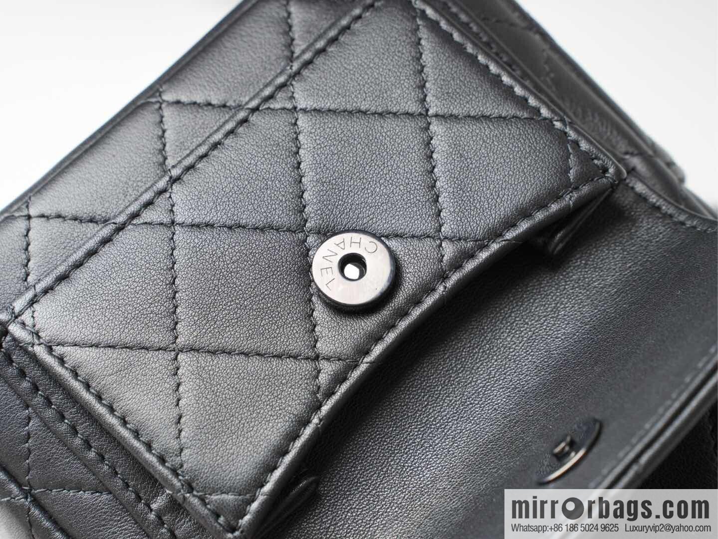 𝐂𝐡𝐚𝐧𝐞𝐥 𝟐𝟓𝐜 𝐬𝐨 𝐛𝐥𝐚𝐜𝐤 𝐦𝐢𝐧𝐢 small schoolbag, all black 🖤 AP3753