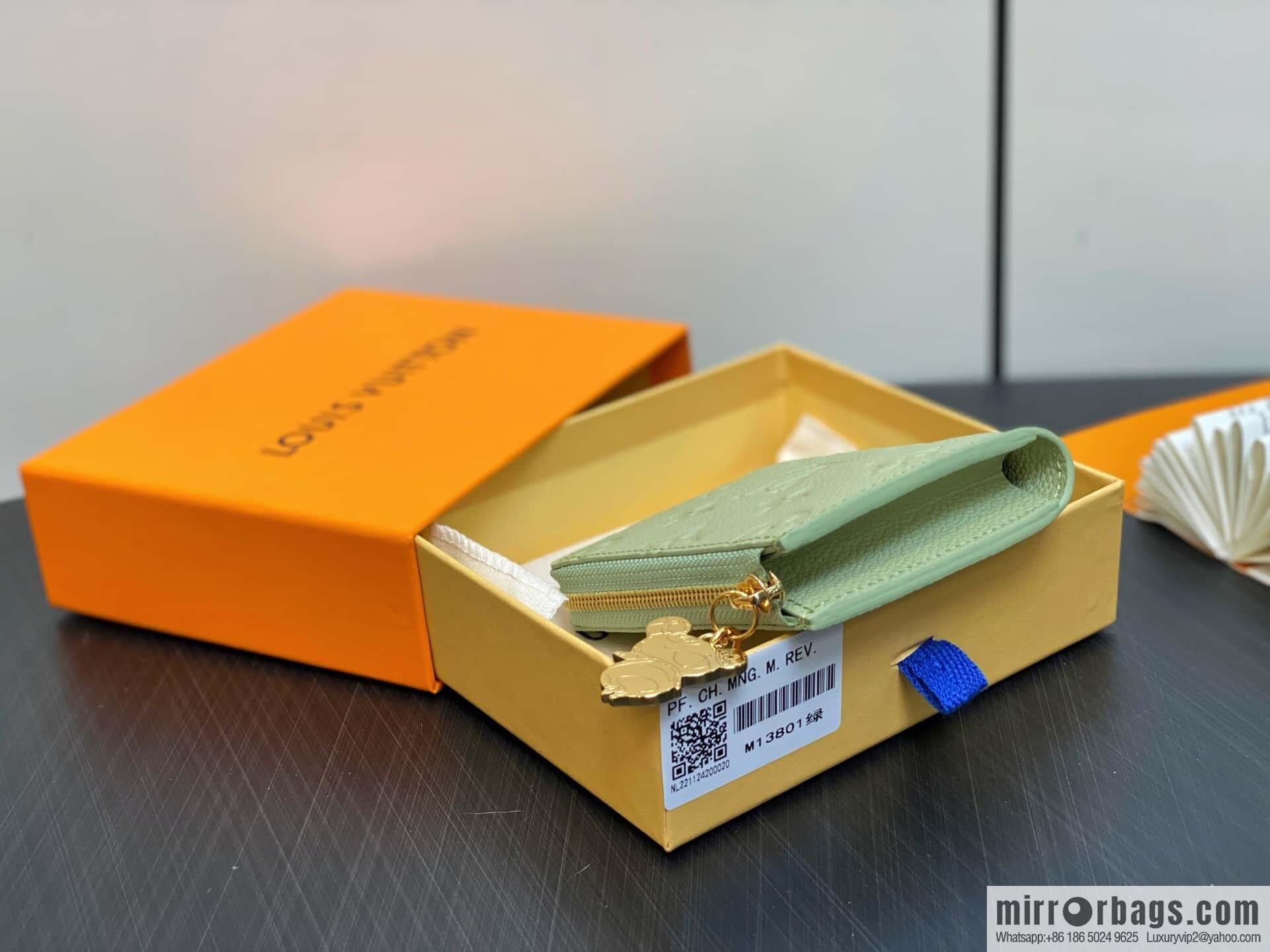 [Original order boutique] M13801 green white color, change wallet LV x TM Portfolio Noah Compact wallet
