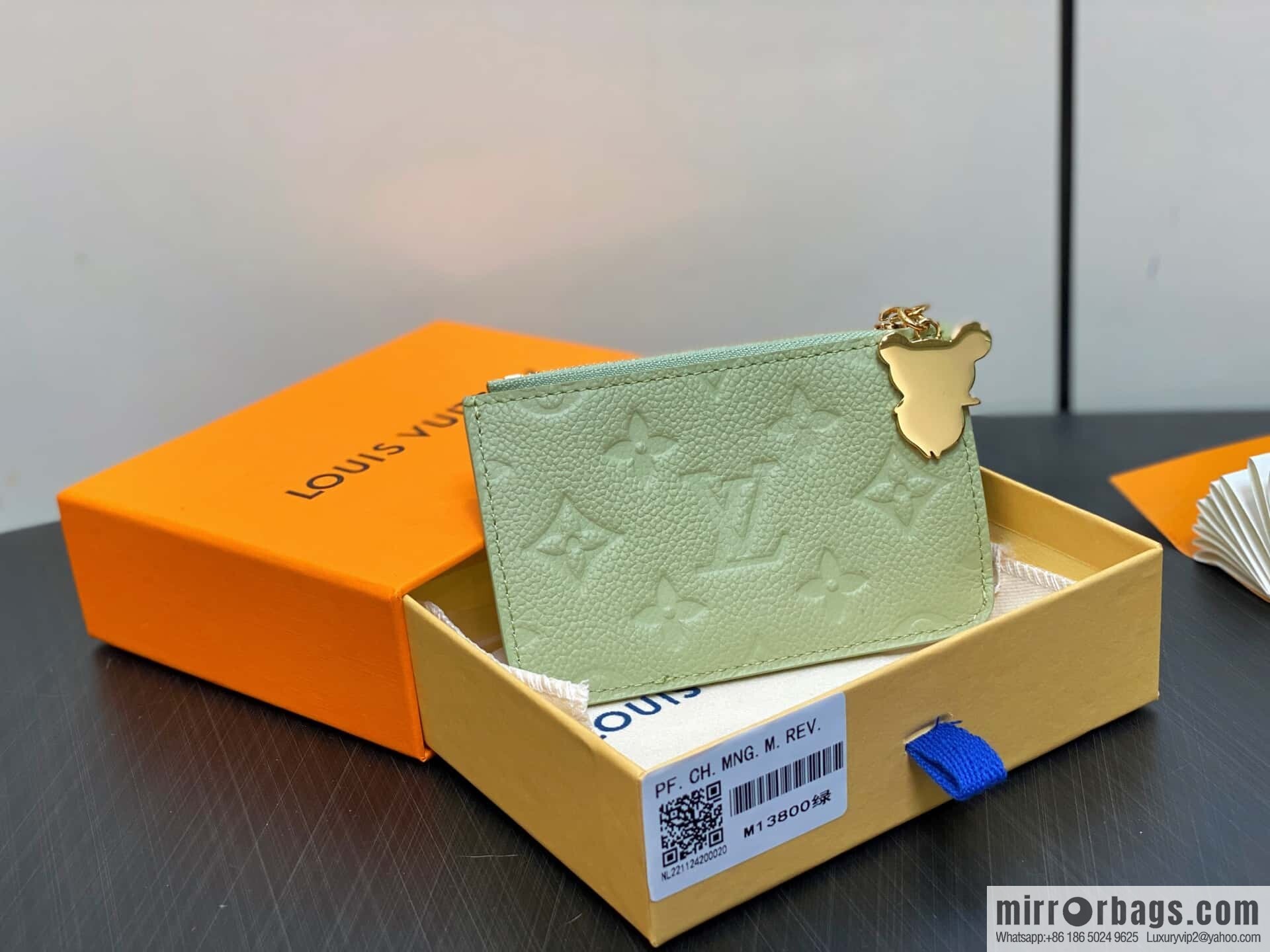 [Boutique‑grade] M13800 green white color, card bag, card clip wallet, the new LV x TM ROMY card clip of the season.