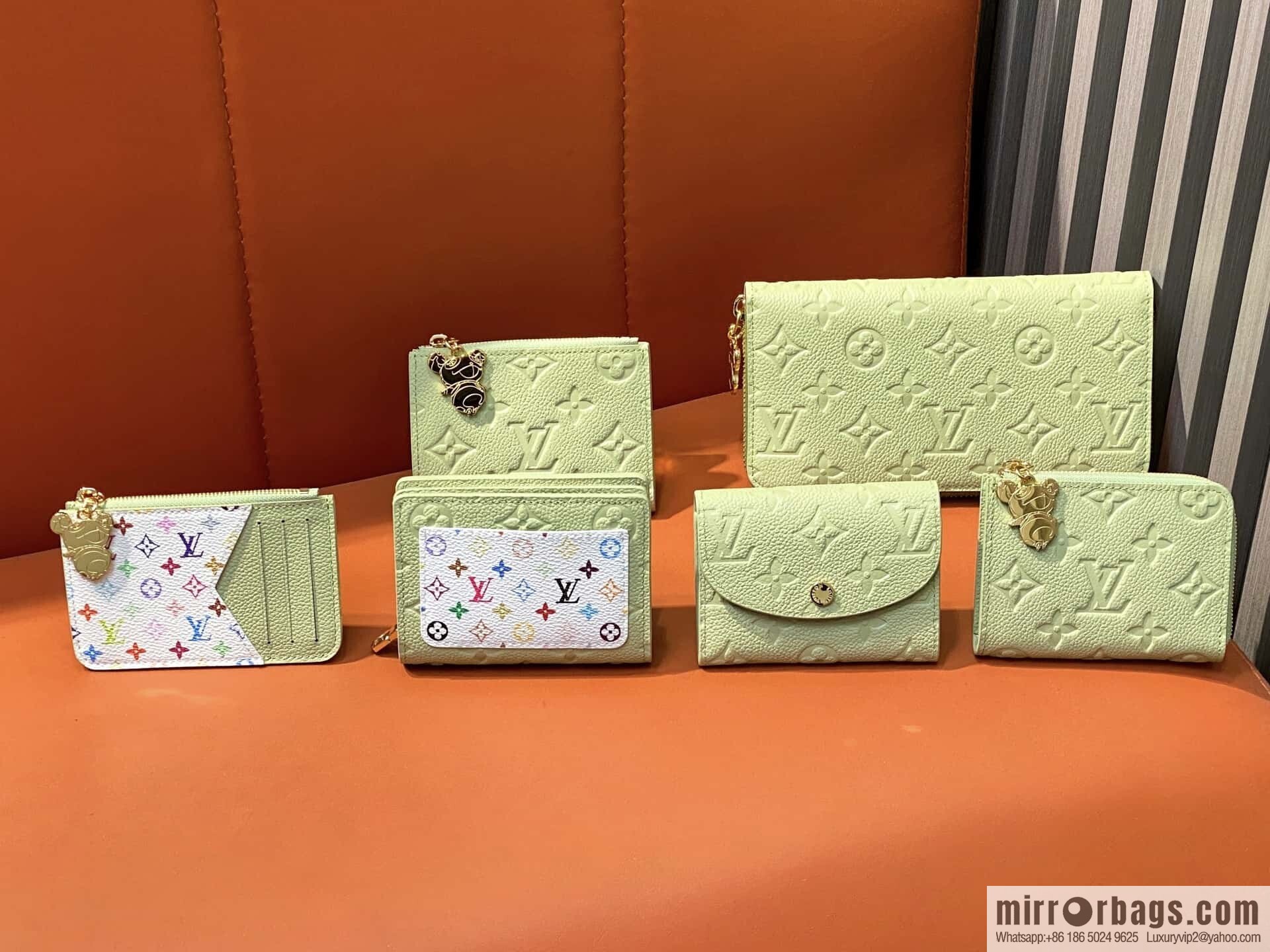 [Boutique‑grade] M13800 green white color, card bag, card clip wallet, the new LV x TM ROMY card clip of the season.