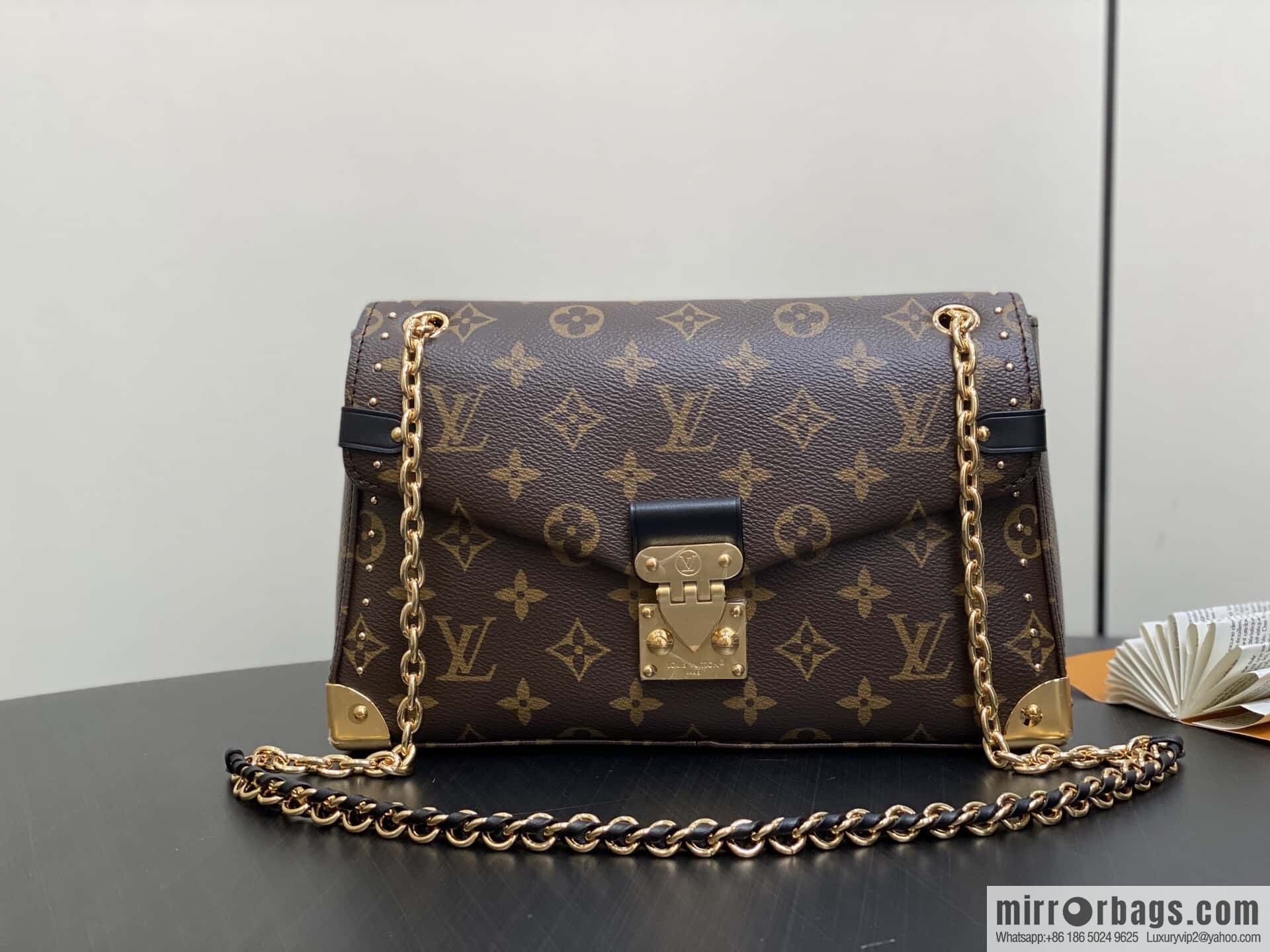 [Boutique‑grade] M14526 presbyopia, chain bag, messenger bag, the new TRUNKIE handbag of the season.