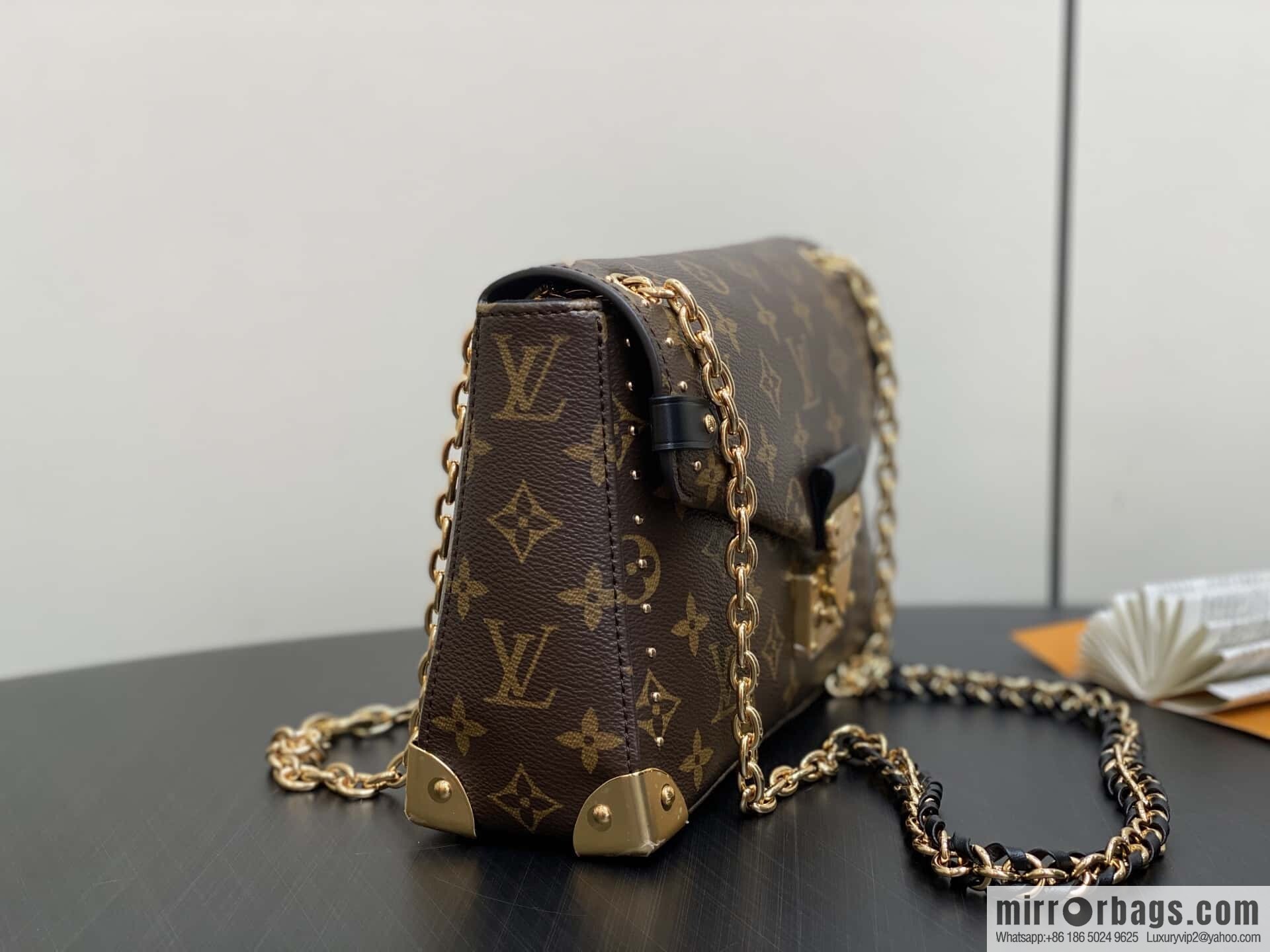 [Boutique‑grade] M14526 presbyopia, chain bag, messenger bag, the new TRUNKIE handbag of the season.