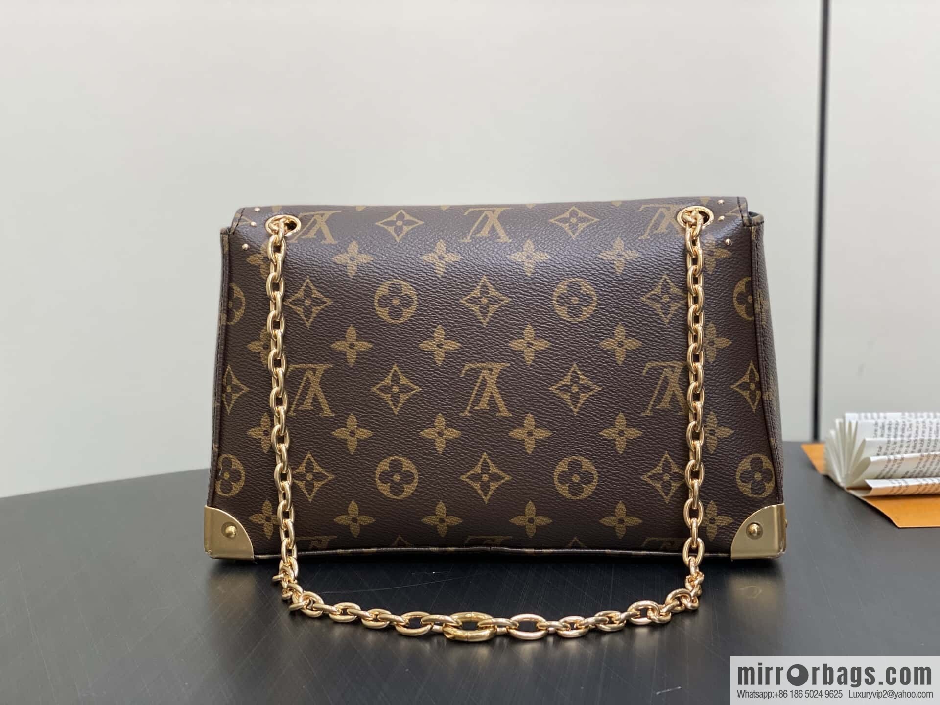 [Boutique‑grade] M14526 presbyopia, chain bag, messenger bag, the new TRUNKIE handbag of the season.