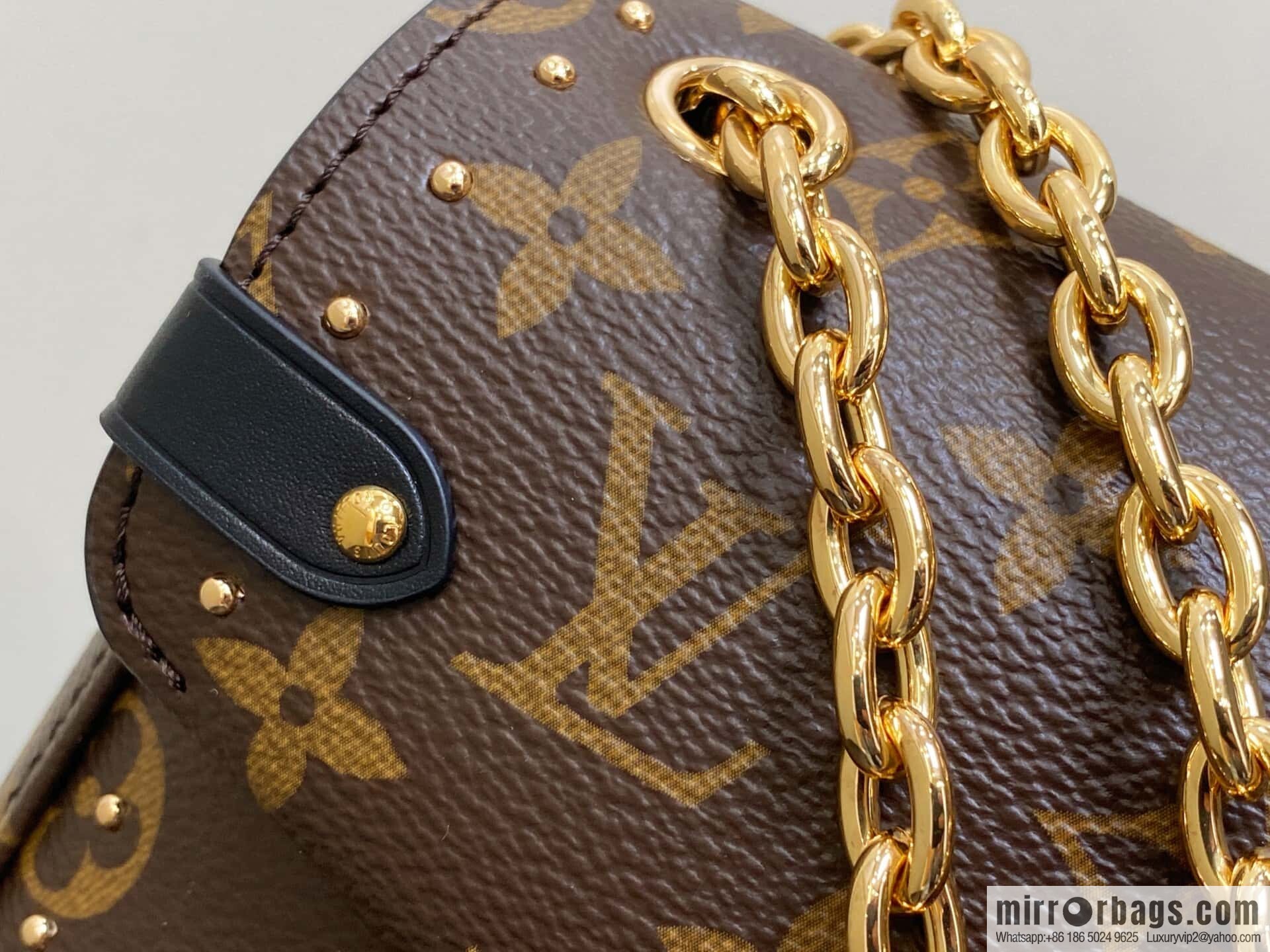 [Boutique‑grade] M14526 presbyopia, chain bag, messenger bag, the new TRUNKIE handbag of the season.